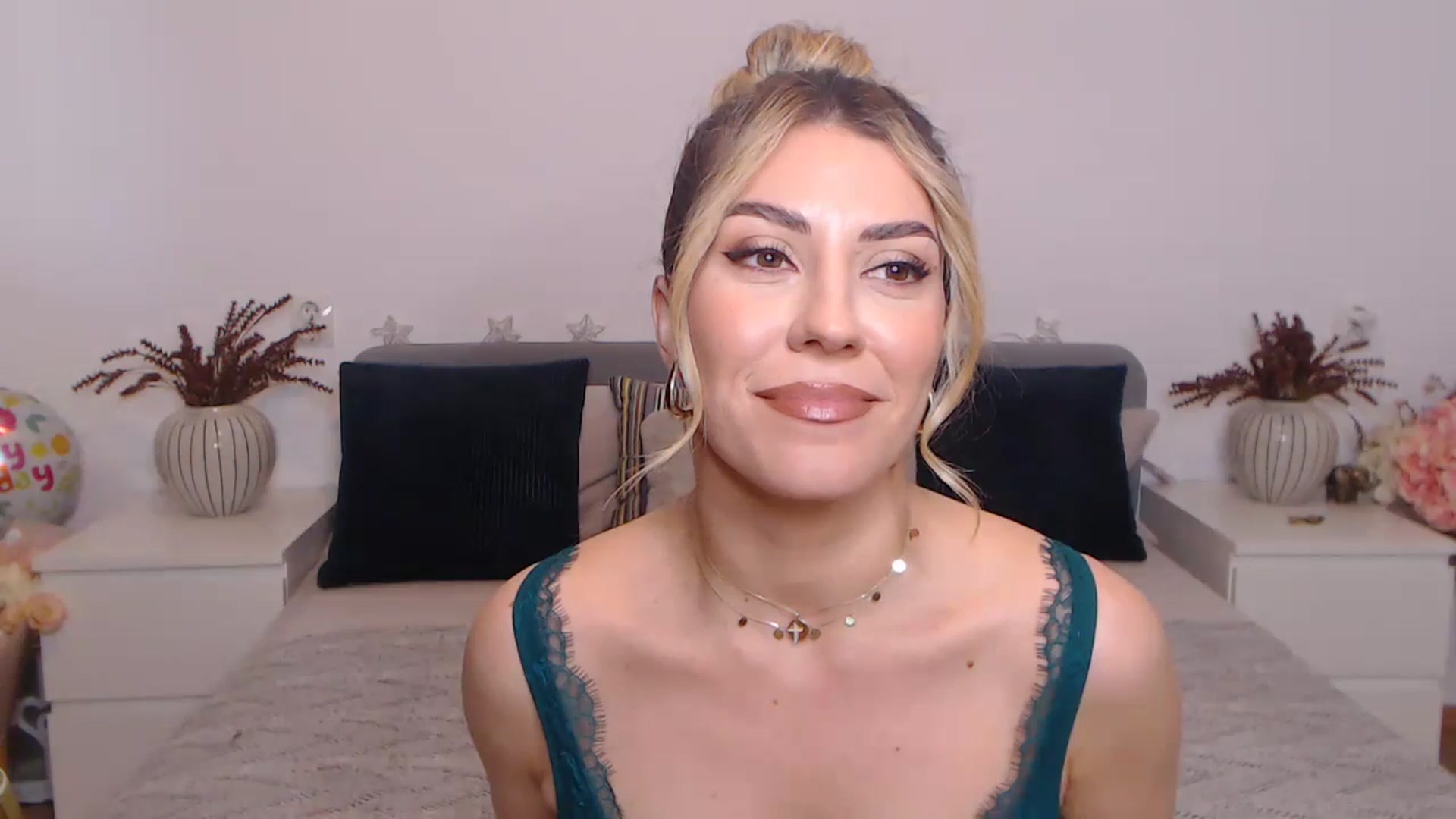 Gallery image thumbnail from BlueStocking's myfreecams stream on, 10/03/2023, 10:47 image 9 of 20