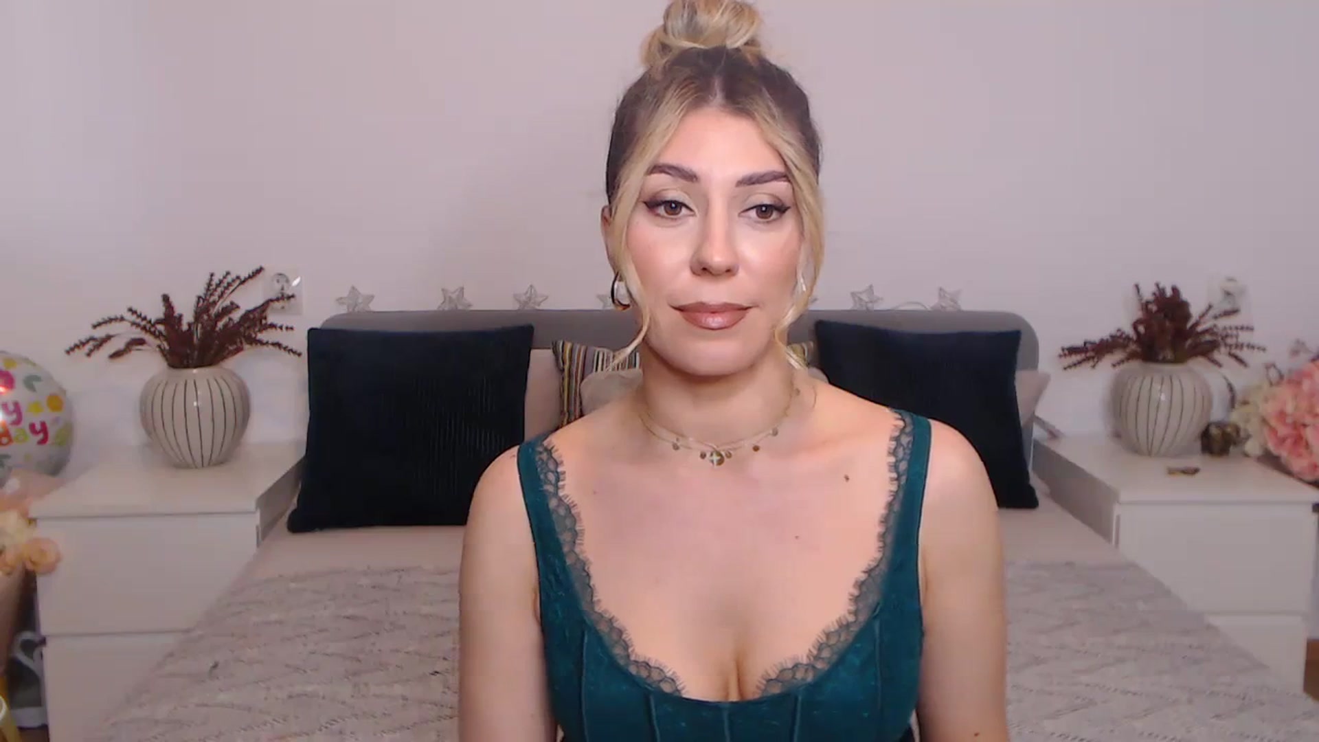 Gallery image thumbnail from BlueStocking's myfreecams stream on, 10/03/2023, 10:47 image 12 of 20