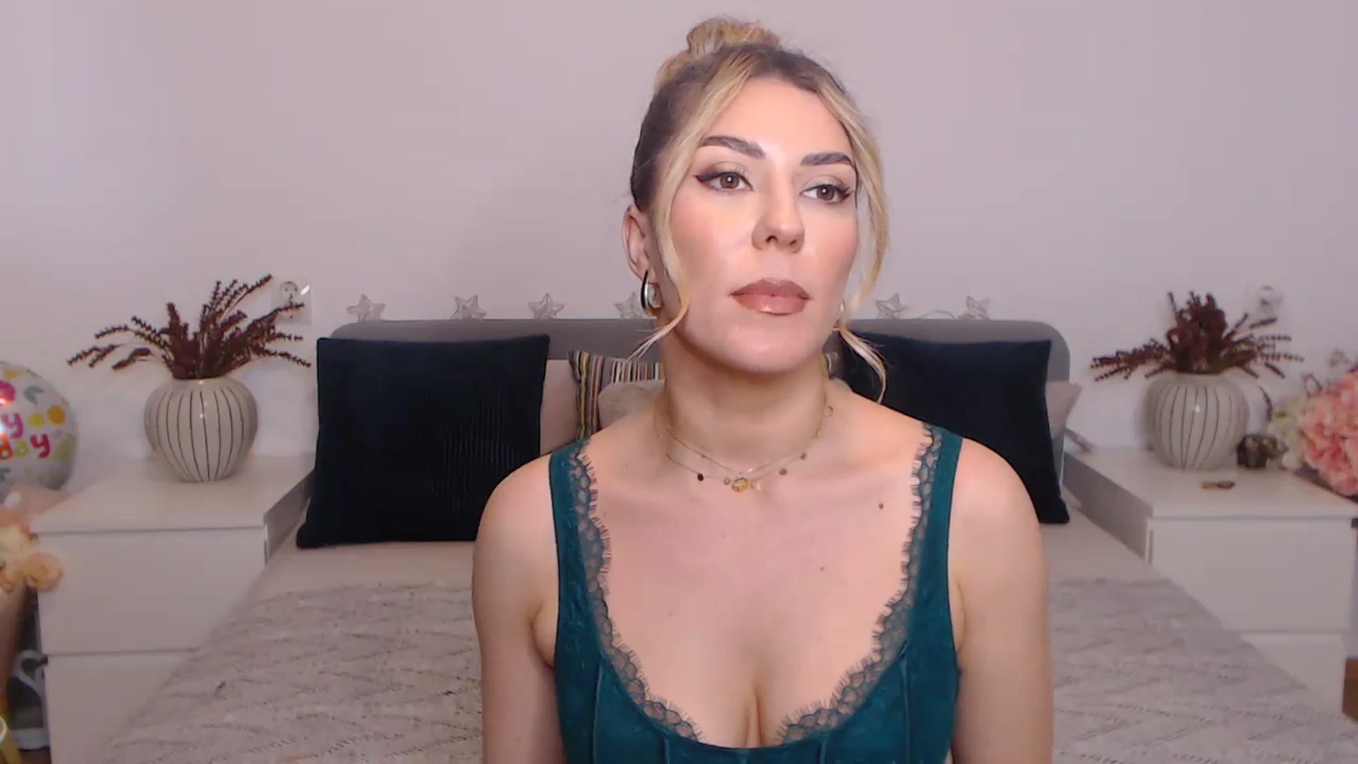Gallery image thumbnail from BlueStocking's myfreecams stream on, 10/03/2023, 10:47 image 5 of 20