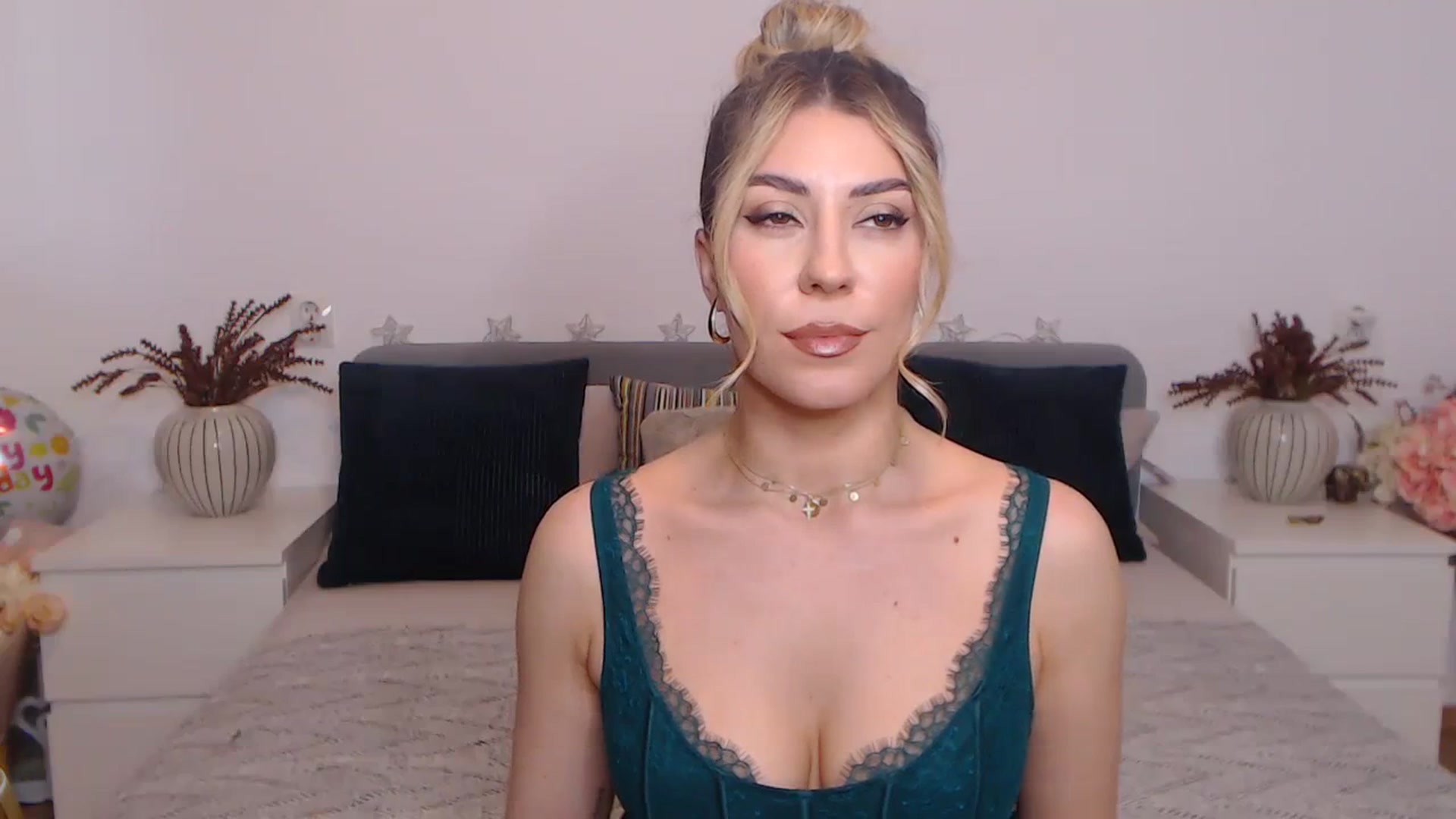 Gallery image thumbnail from BlueStocking's myfreecams stream on, 10/03/2023, 10:47 image 20 of 20