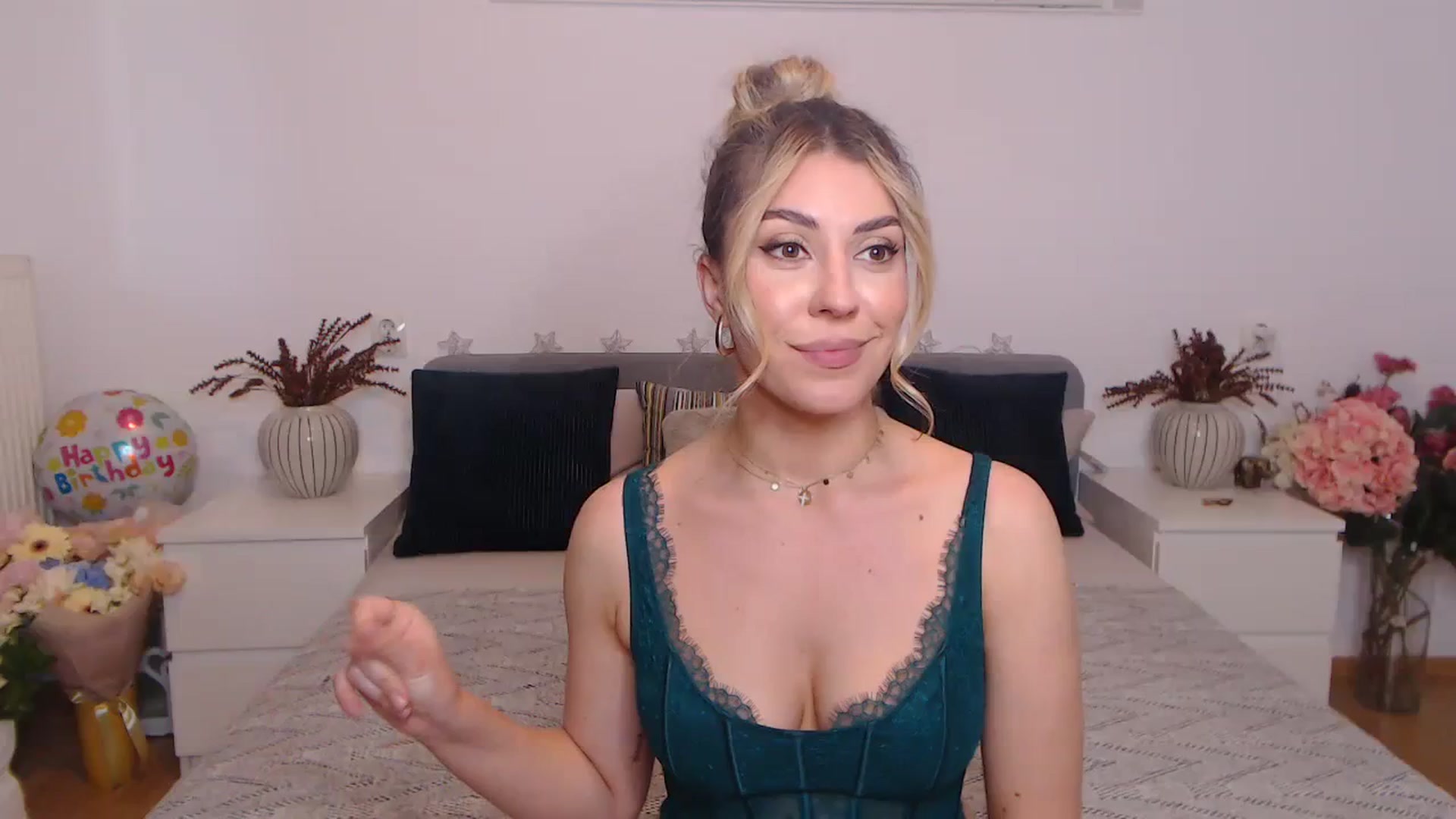 Gallery image thumbnail from BlueStocking's myfreecams stream on, 10/03/2023, 12:06 image 5 of 20
