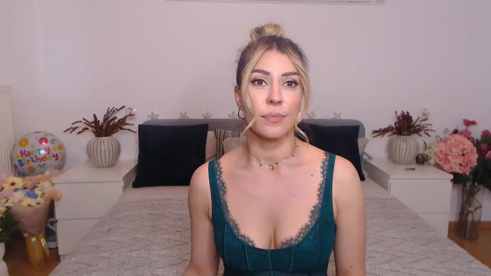 Gallery image thumbnail from BlueStocking's myfreecams stream on, 10/03/2023, 12:06 image 18 of 20