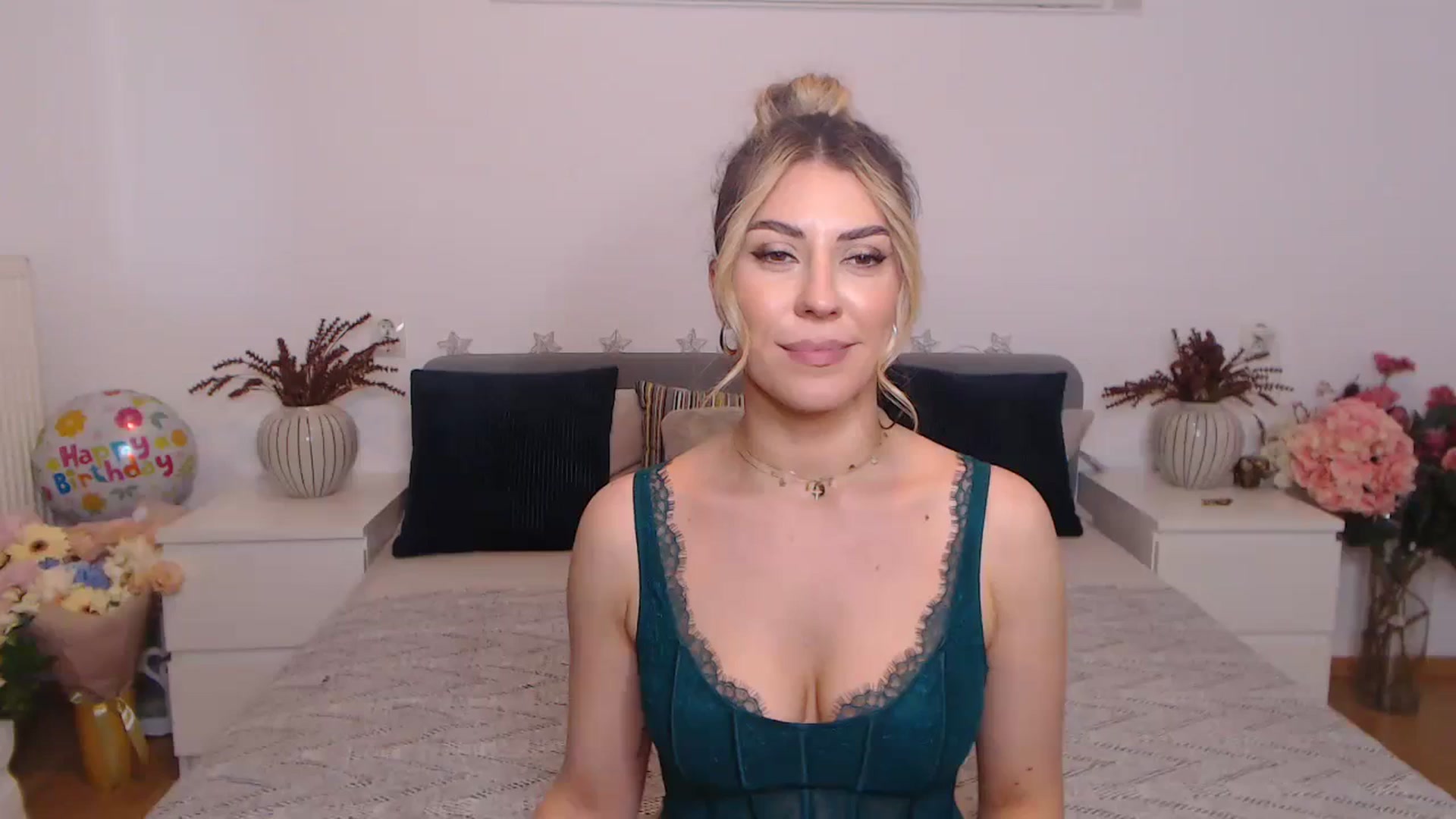 Gallery image thumbnail from BlueStocking's myfreecams stream on, 10/03/2023, 12:06 image 13 of 20