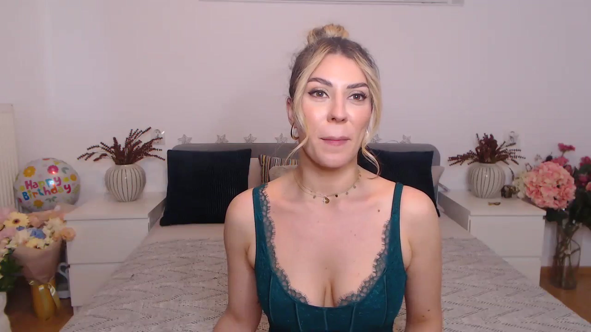 Gallery image thumbnail from BlueStocking's myfreecams stream on, 10/03/2023, 12:06 image 2 of 20