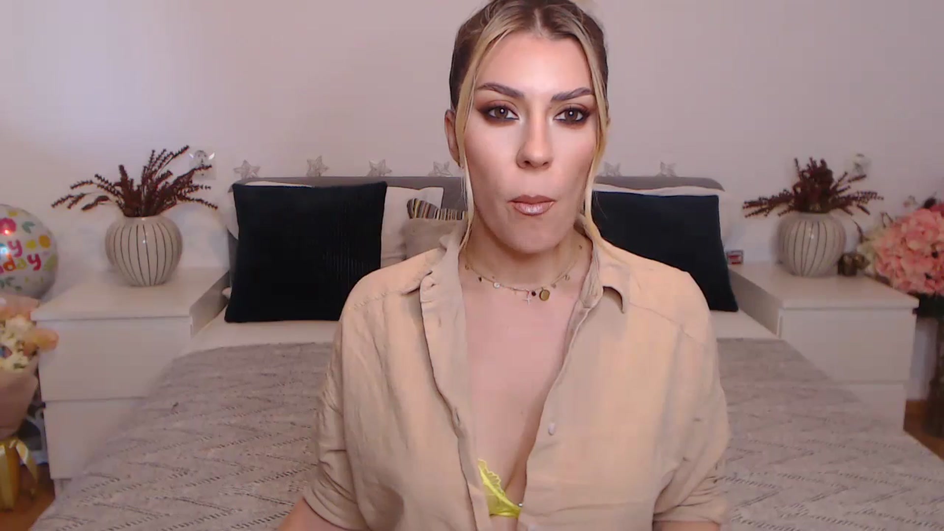 Gallery image thumbnail from BlueStocking's myfreecams stream on, 10/04/2023, 12:36 image 13 of 20