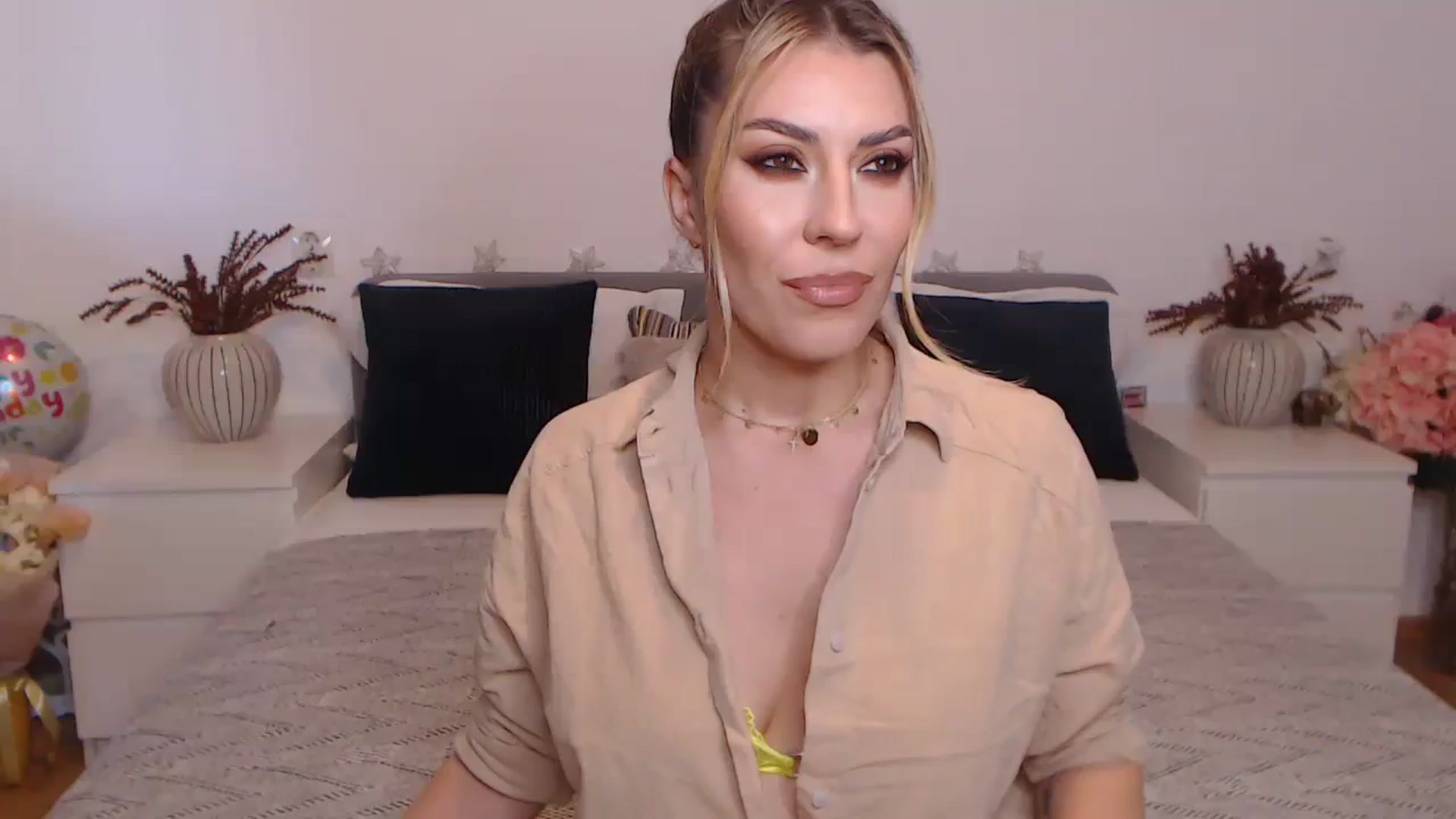 Gallery image thumbnail from BlueStocking's myfreecams stream on, 10/04/2023, 12:36 image 12 of 20