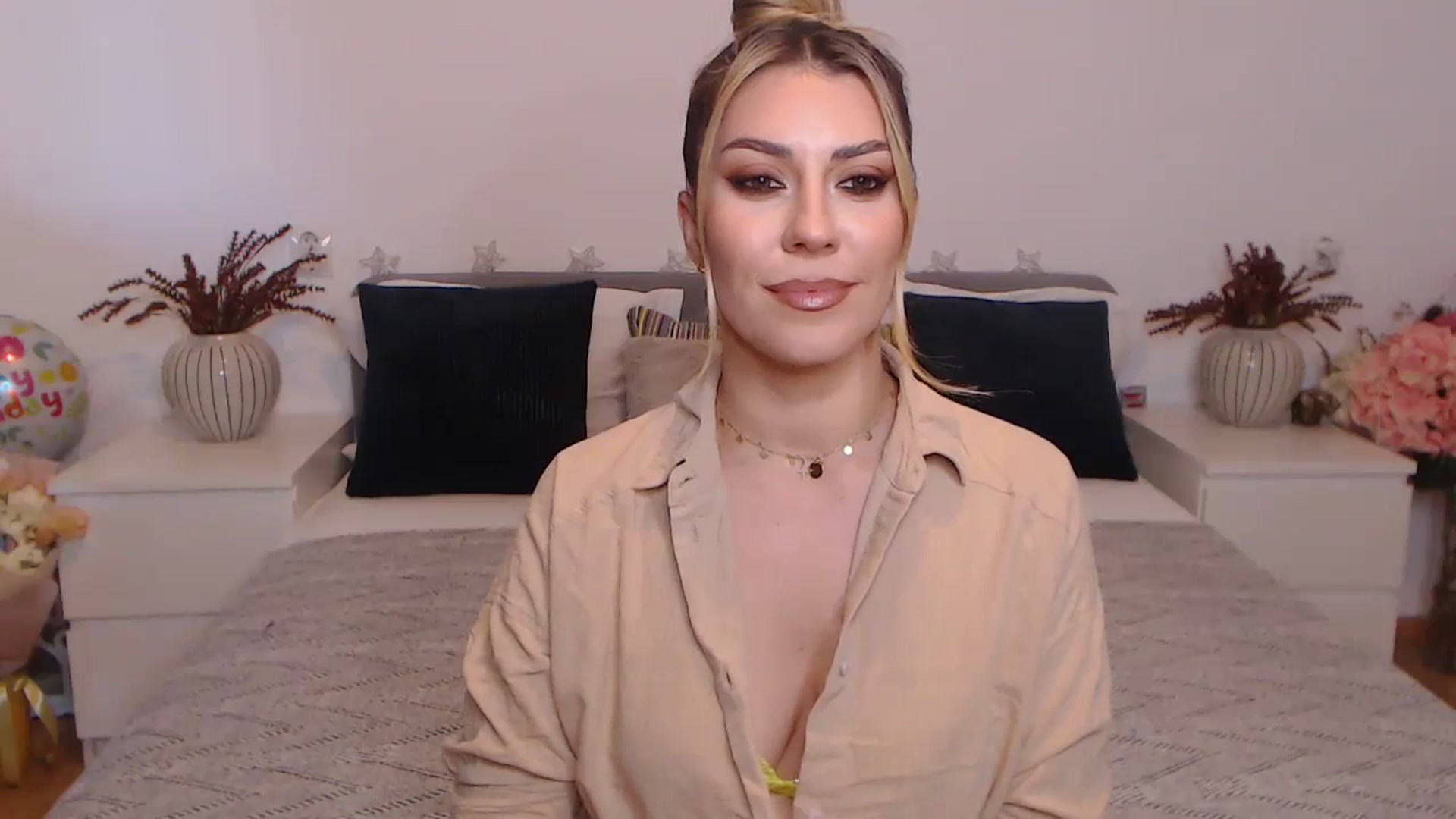 Gallery image thumbnail from BlueStocking's myfreecams stream on, 10/04/2023, 12:36 image 19 of 20
