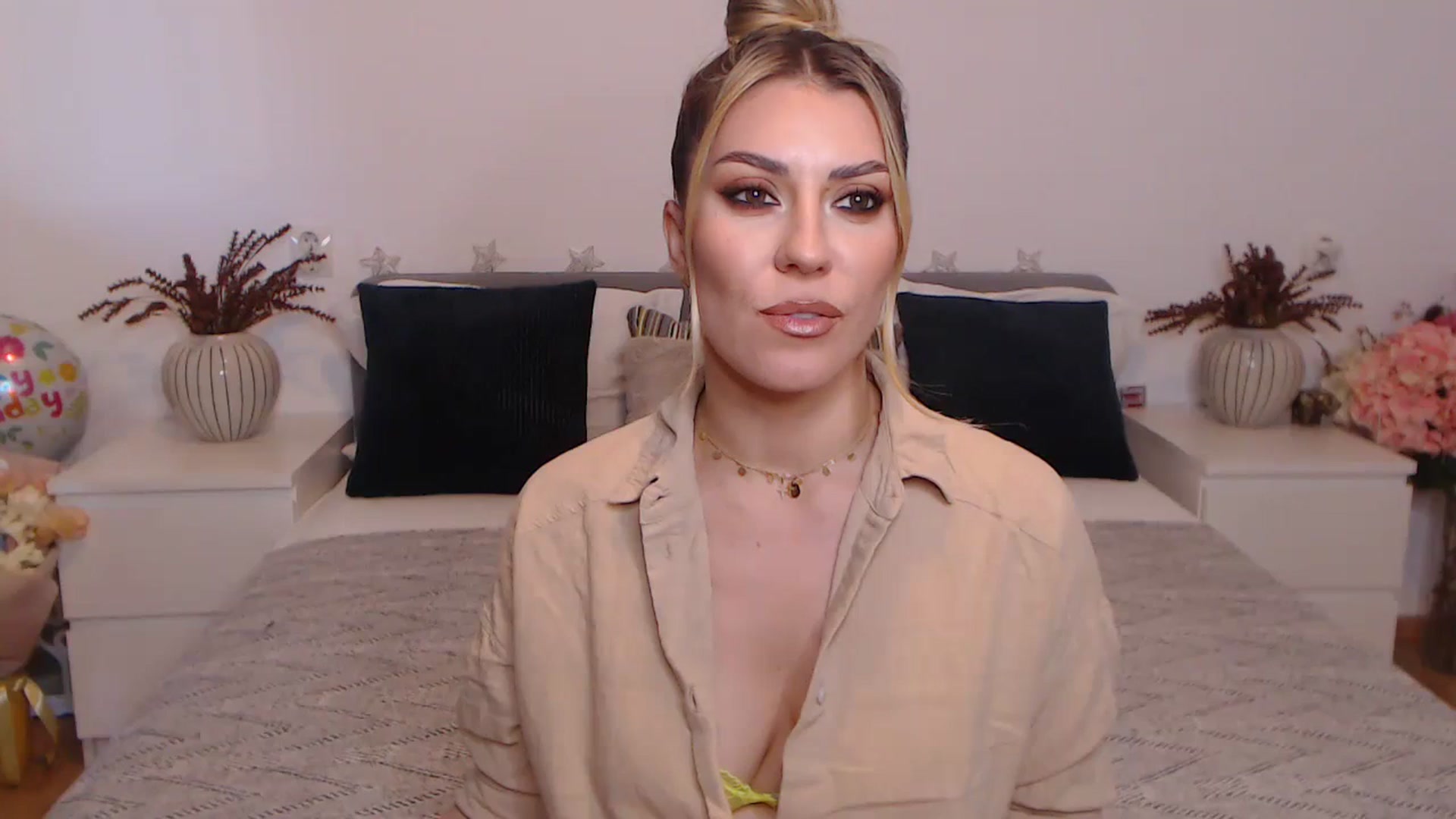 Gallery image thumbnail from BlueStocking's myfreecams stream on, 10/04/2023, 12:36 image 20 of 20