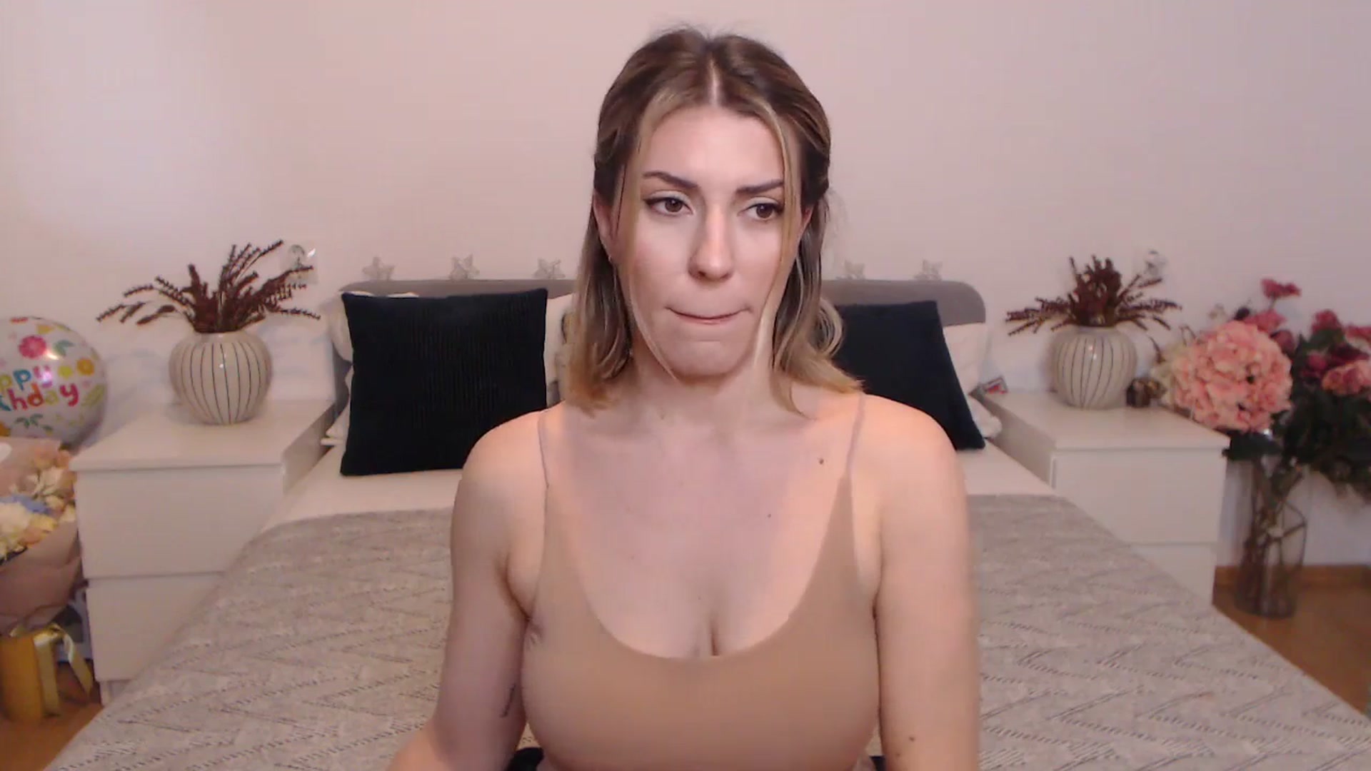 Gallery image thumbnail from BlueStocking's myfreecams stream on, 10/06/2023, 11:59 image 17 of 20