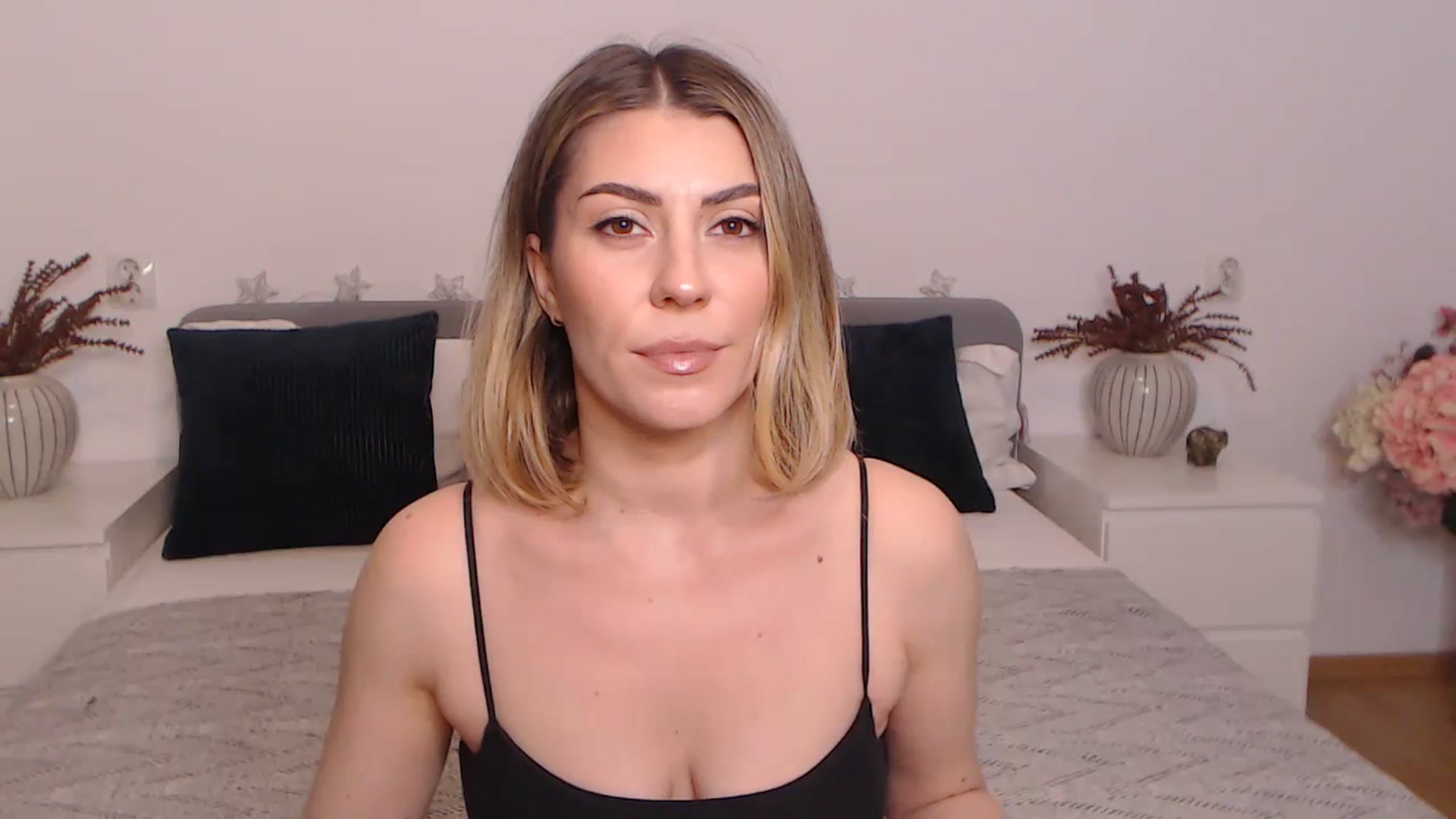 Gallery image thumbnail from BlueStocking's myfreecams stream on, 10/08/2023, 15:03 image 12 of 20