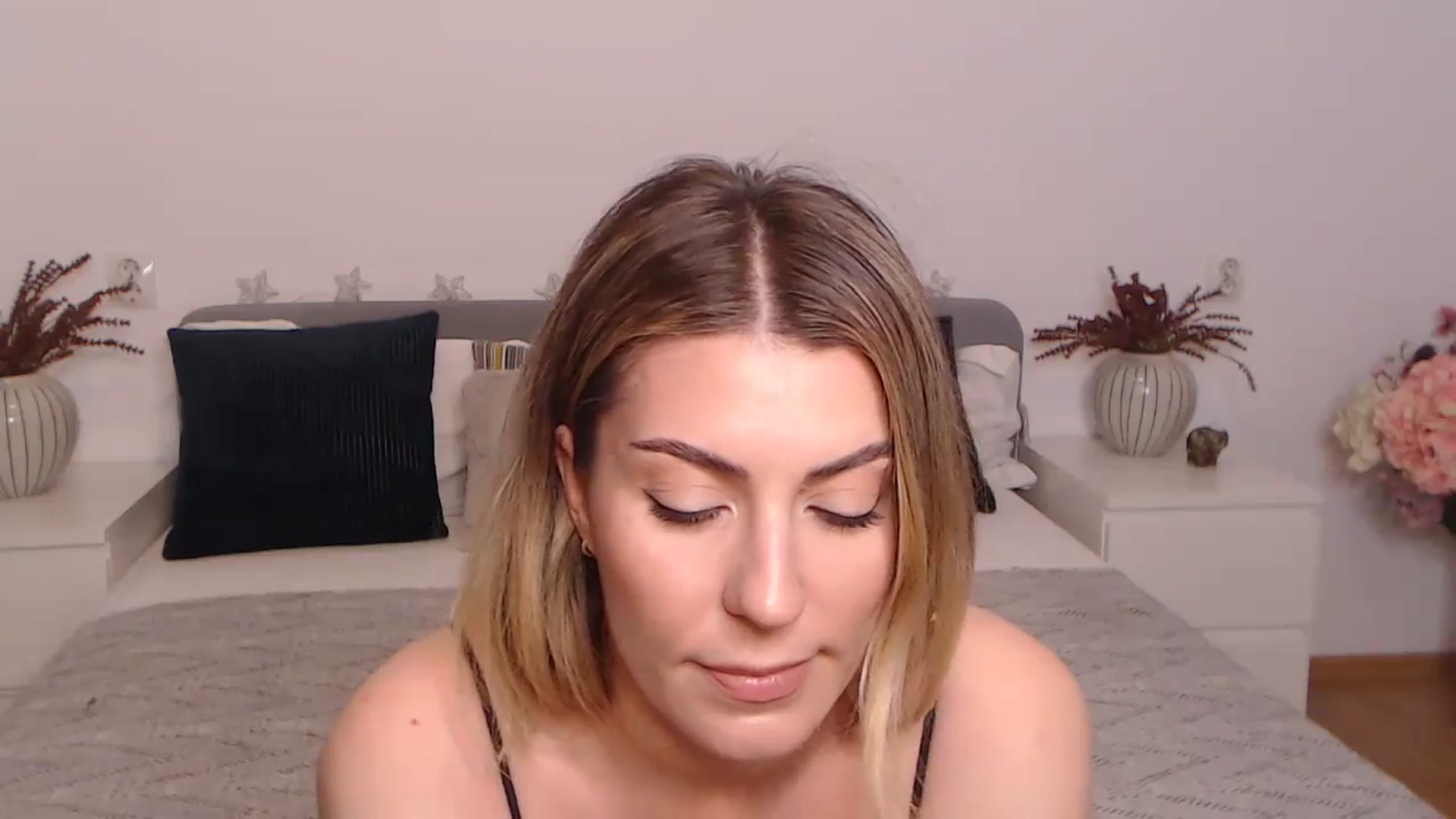 Gallery image thumbnail from BlueStocking's myfreecams stream on, 10/08/2023, 15:03 image 9 of 20