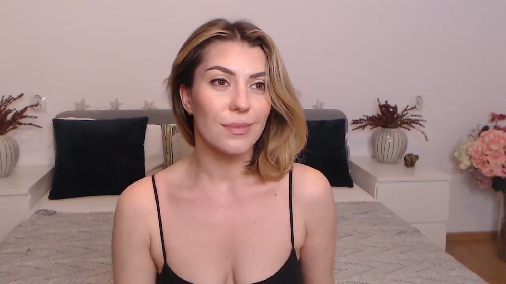 Gallery image thumbnail from BlueStocking's myfreecams stream on, 10/08/2023, 17:07 image 5 of 20