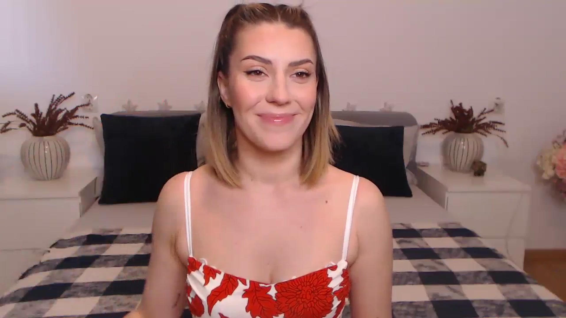 Gallery image thumbnail from BlueStocking's myfreecams stream on, 10/09/2023, 09:50 image 7 of 20