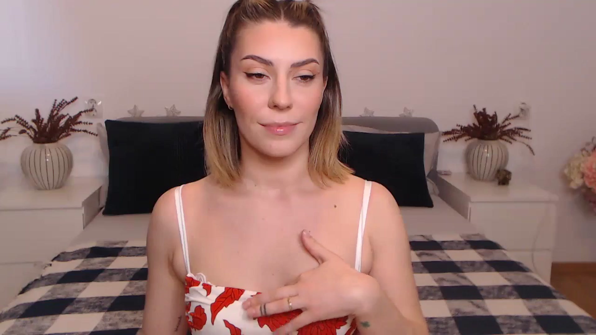 Gallery image thumbnail from BlueStocking's myfreecams stream on, 10/09/2023, 09:50 image 15 of 20