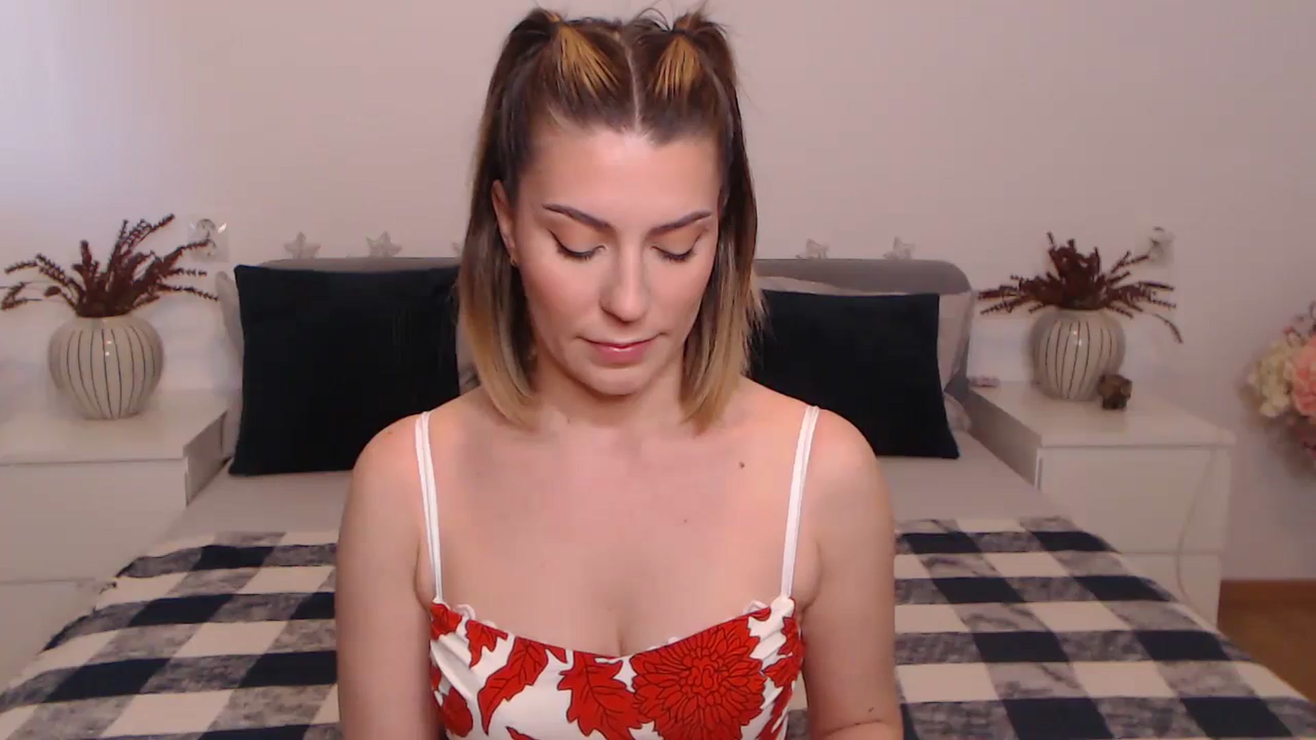 Gallery image thumbnail from BlueStocking's myfreecams stream on, 10/09/2023, 09:50 image 6 of 20