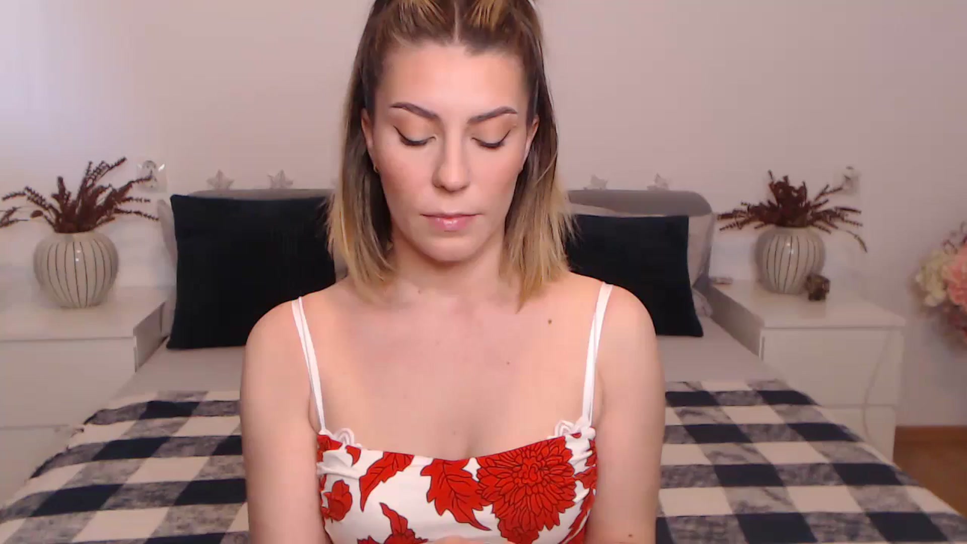 Gallery image thumbnail from BlueStocking's myfreecams stream on, 10/09/2023, 09:50 image 14 of 20