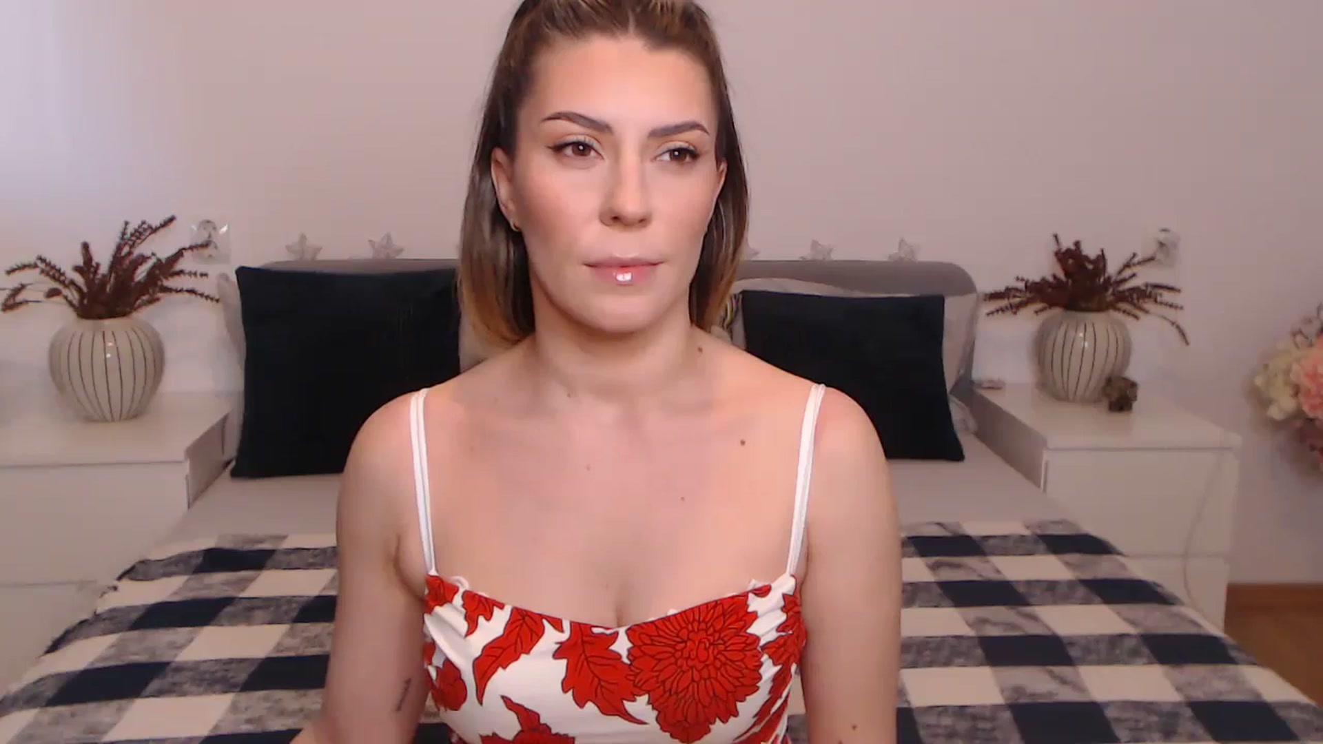 Gallery image thumbnail from BlueStocking's myfreecams stream on, 10/09/2023, 09:50 image 5 of 20