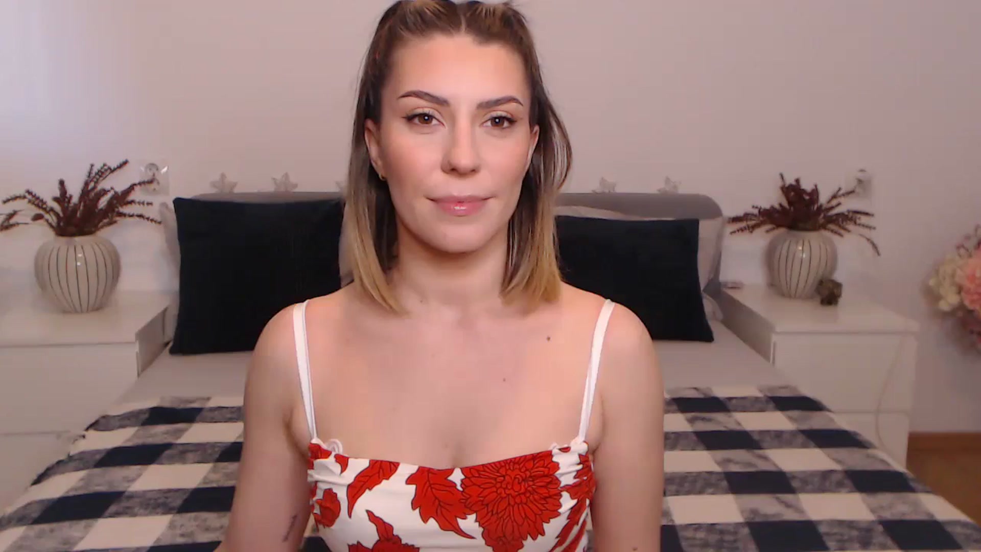 Gallery image thumbnail from BlueStocking's myfreecams stream on, 10/09/2023, 09:50 image 12 of 20