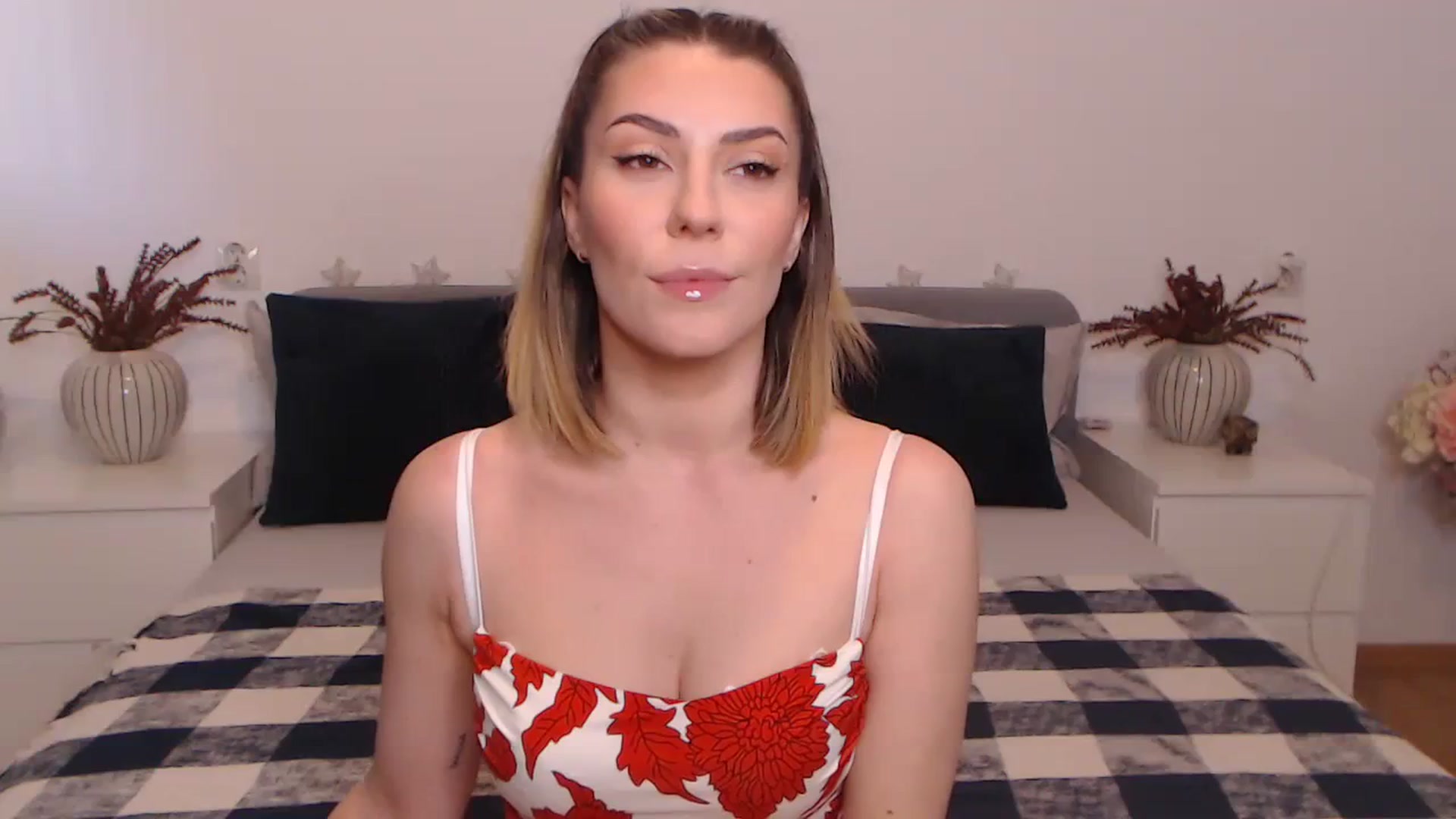 Gallery image thumbnail from BlueStocking's myfreecams stream on, 10/09/2023, 09:50 image 1 of 20