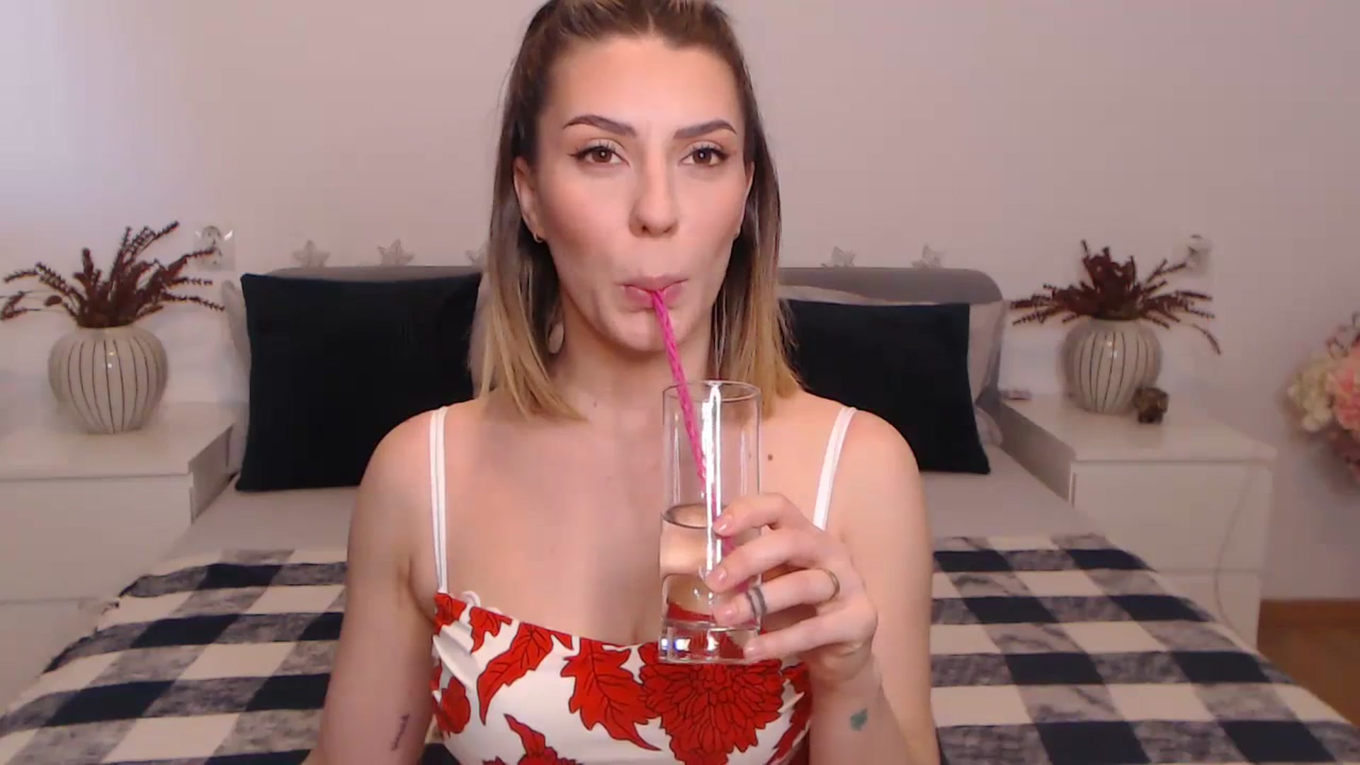 Gallery image thumbnail from BlueStocking's myfreecams stream on, 10/09/2023, 09:50 image 10 of 20