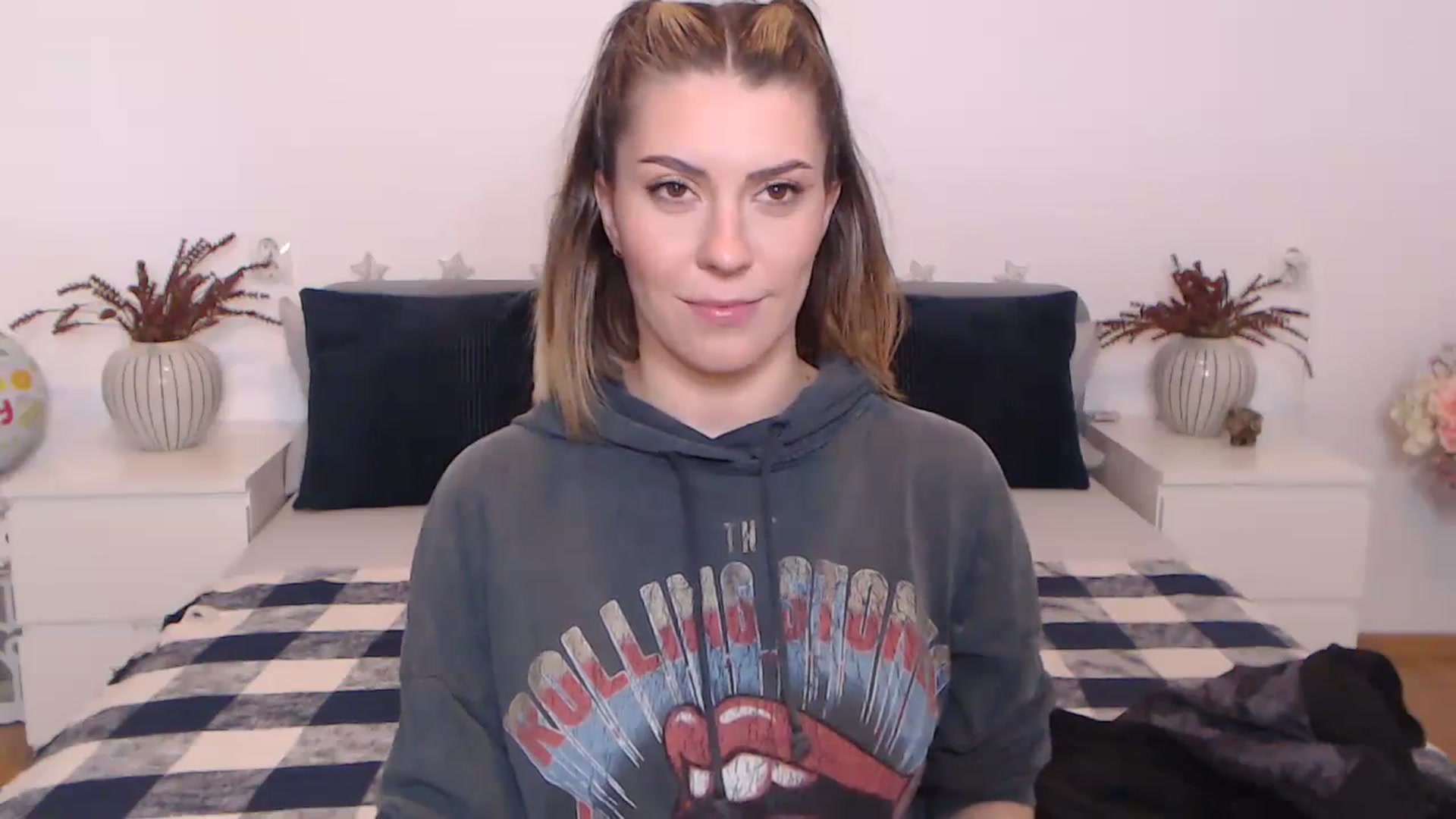 Gallery image thumbnail from BlueStocking's myfreecams stream on, 10/09/2023, 14:35 image 4 of 20