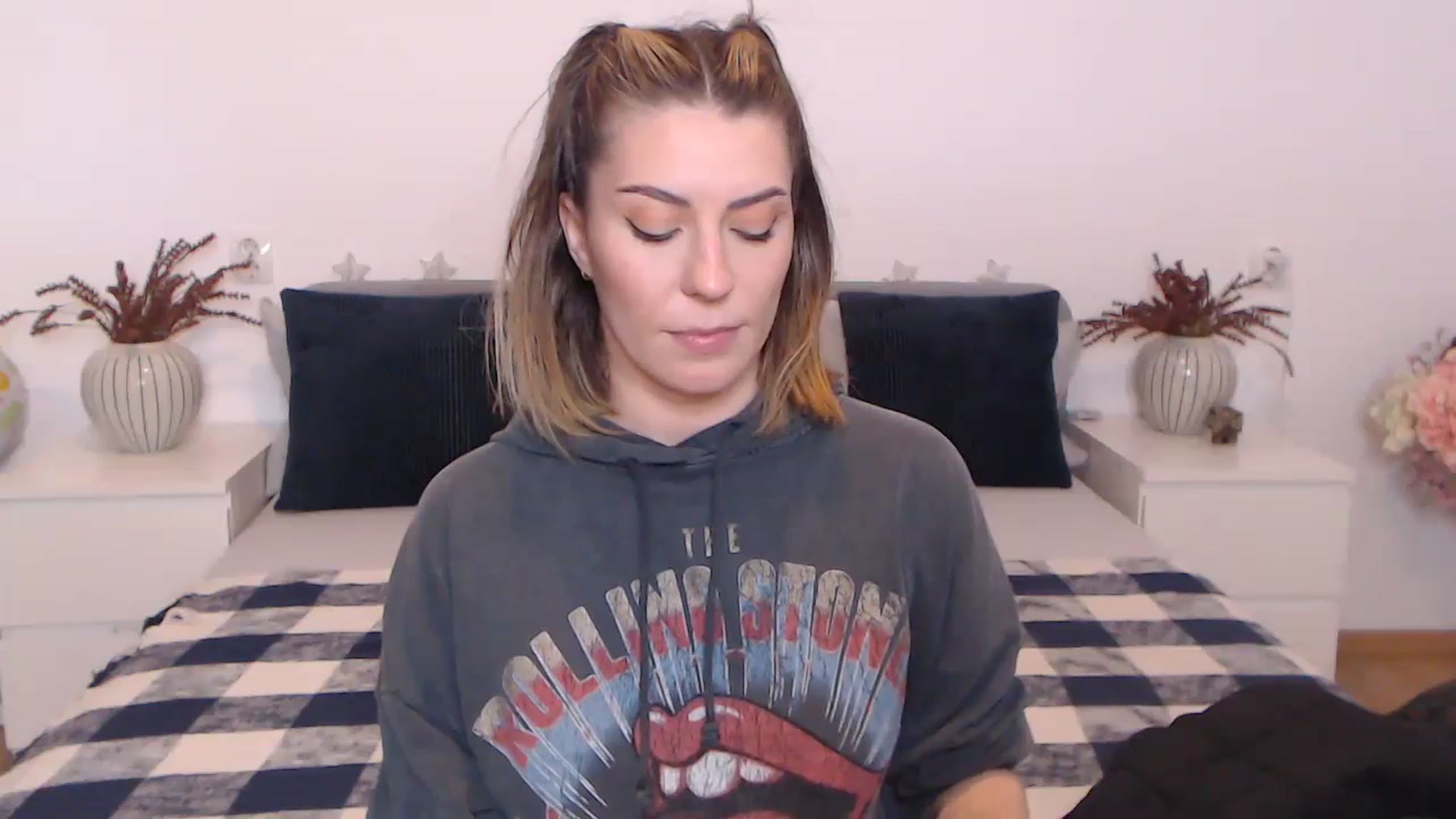 Gallery image thumbnail from BlueStocking's myfreecams stream on, 10/09/2023, 14:35 image 18 of 20