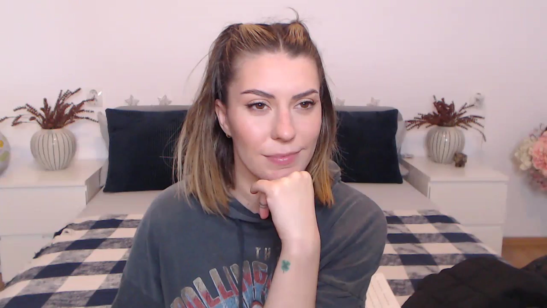 Gallery image thumbnail from BlueStocking's myfreecams stream on, 10/09/2023, 14:35 image 17 of 20