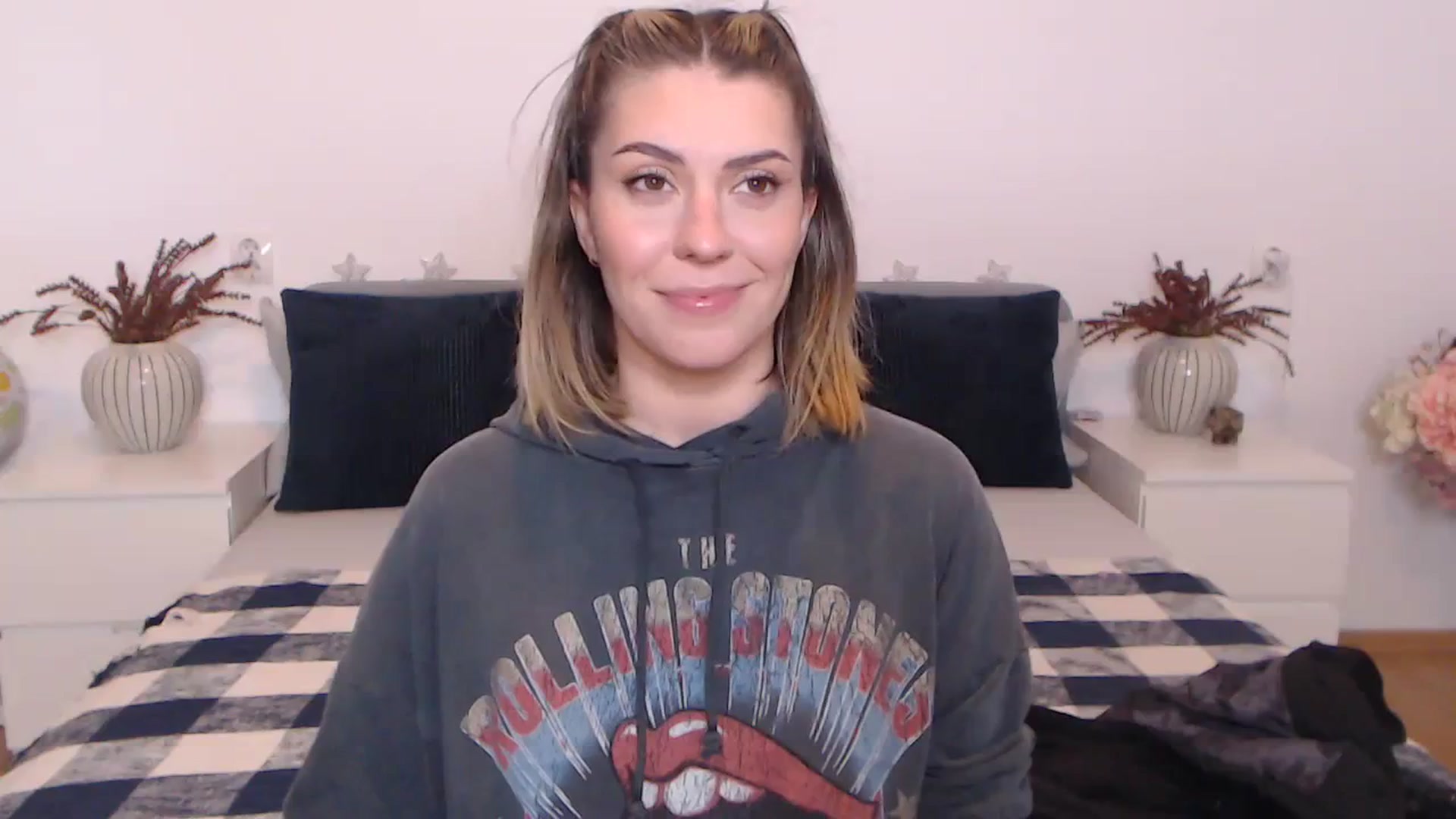 Gallery image thumbnail from BlueStocking's myfreecams stream on, 10/09/2023, 14:35 image 14 of 20