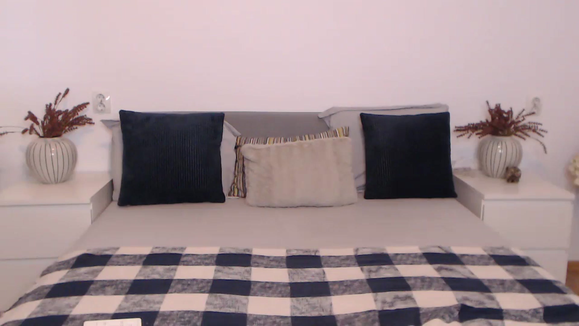 Gallery image thumbnail from BlueStocking's myfreecams stream on, 10/19/2023, 13:29 image 19 of 20