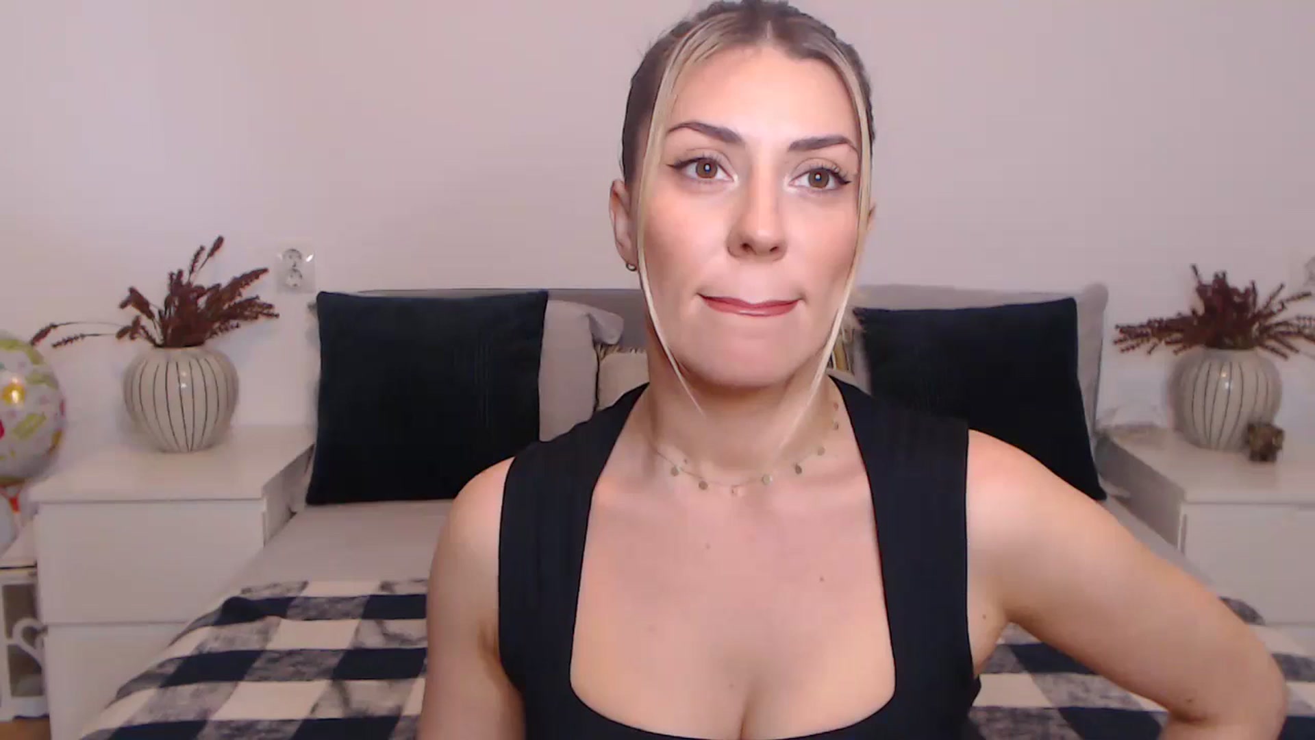 Gallery image thumbnail from BlueStocking's myfreecams stream on, 10/20/2023, 13:16 image 5 of 20