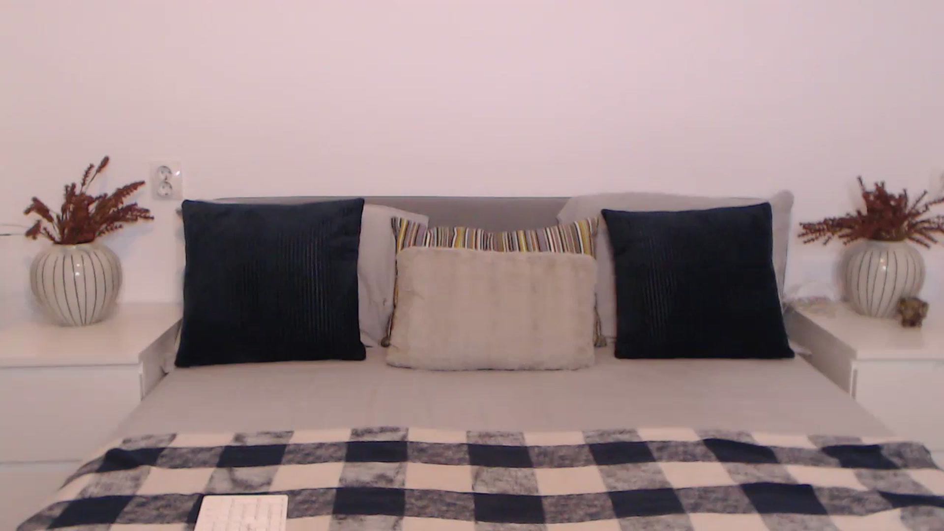 Gallery image thumbnail from BlueStocking's myfreecams stream on, 10/20/2023, 15:43 image 17 of 20