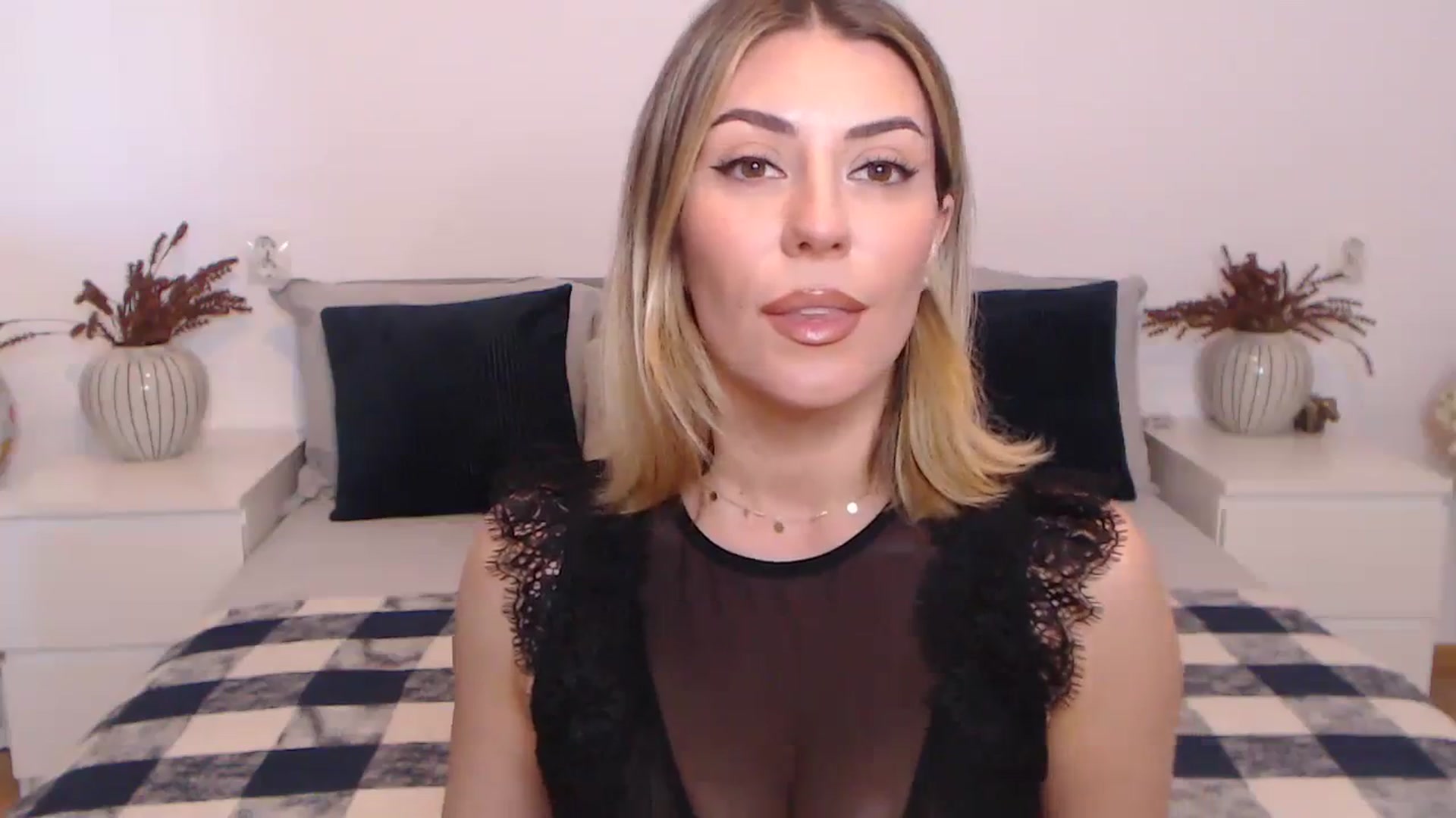 Gallery image thumbnail from BlueStocking's myfreecams stream on, 10/21/2023, 13:14 image 9 of 20