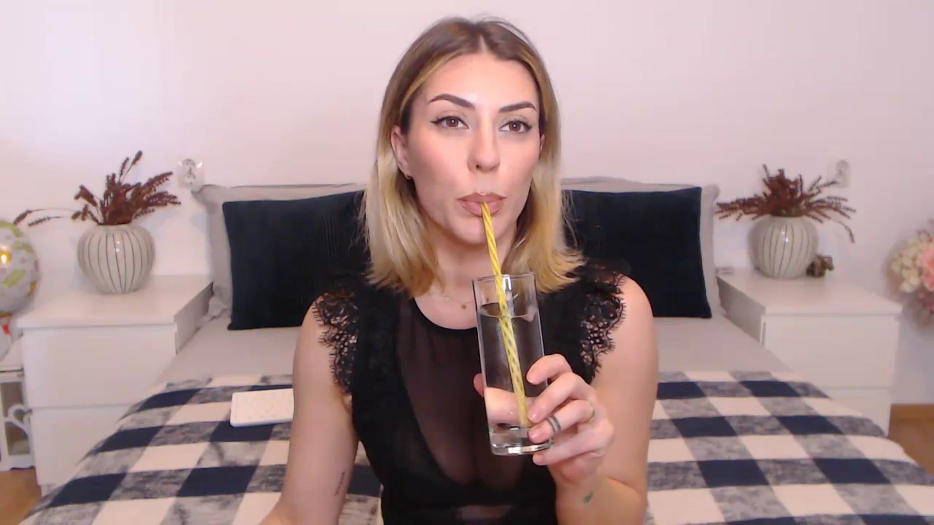 Gallery image thumbnail from BlueStocking's myfreecams stream on, 10/21/2023, 13:14 image 16 of 20