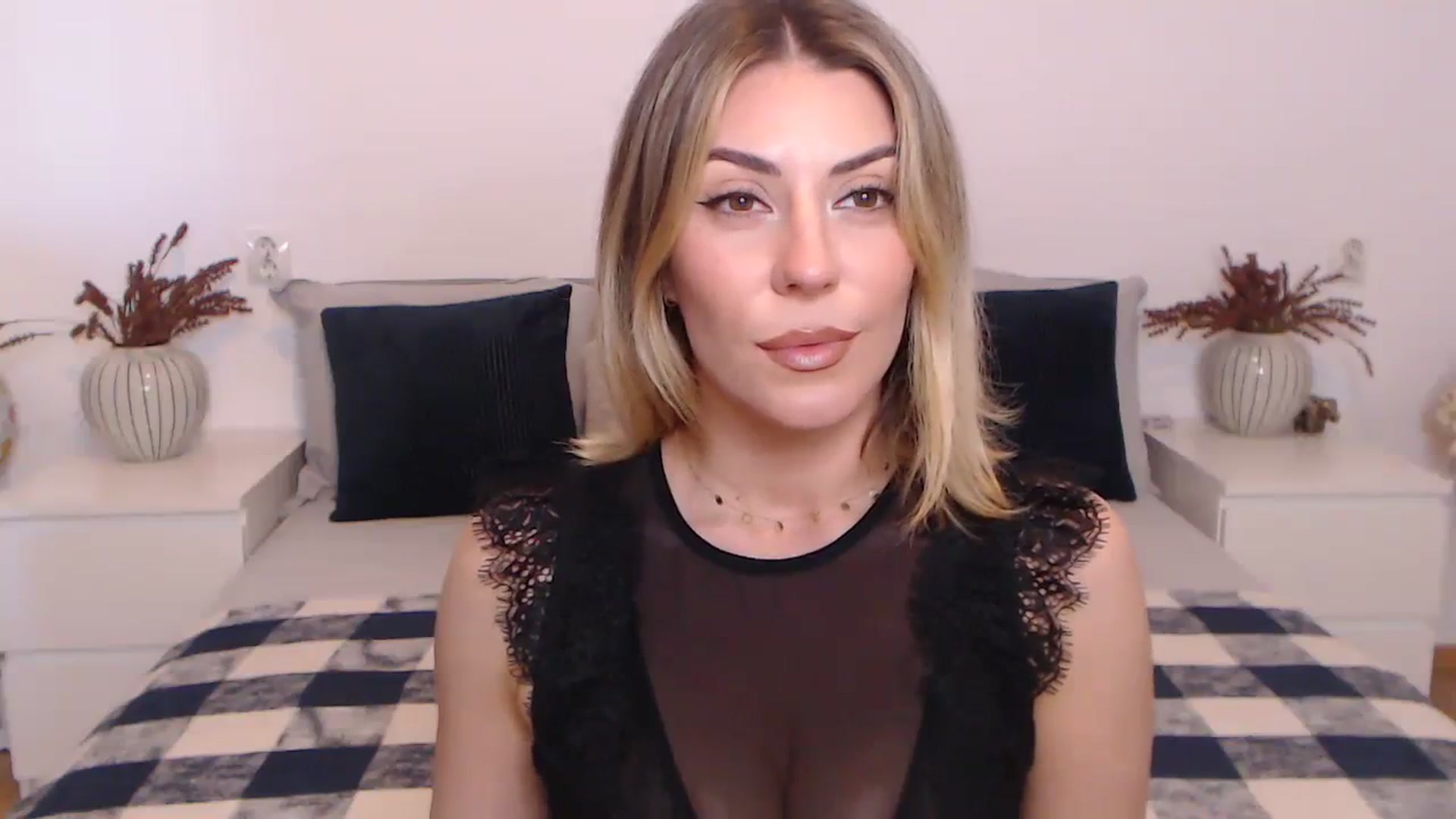 Gallery image thumbnail from BlueStocking's myfreecams stream on, 10/21/2023, 13:14 image 7 of 20