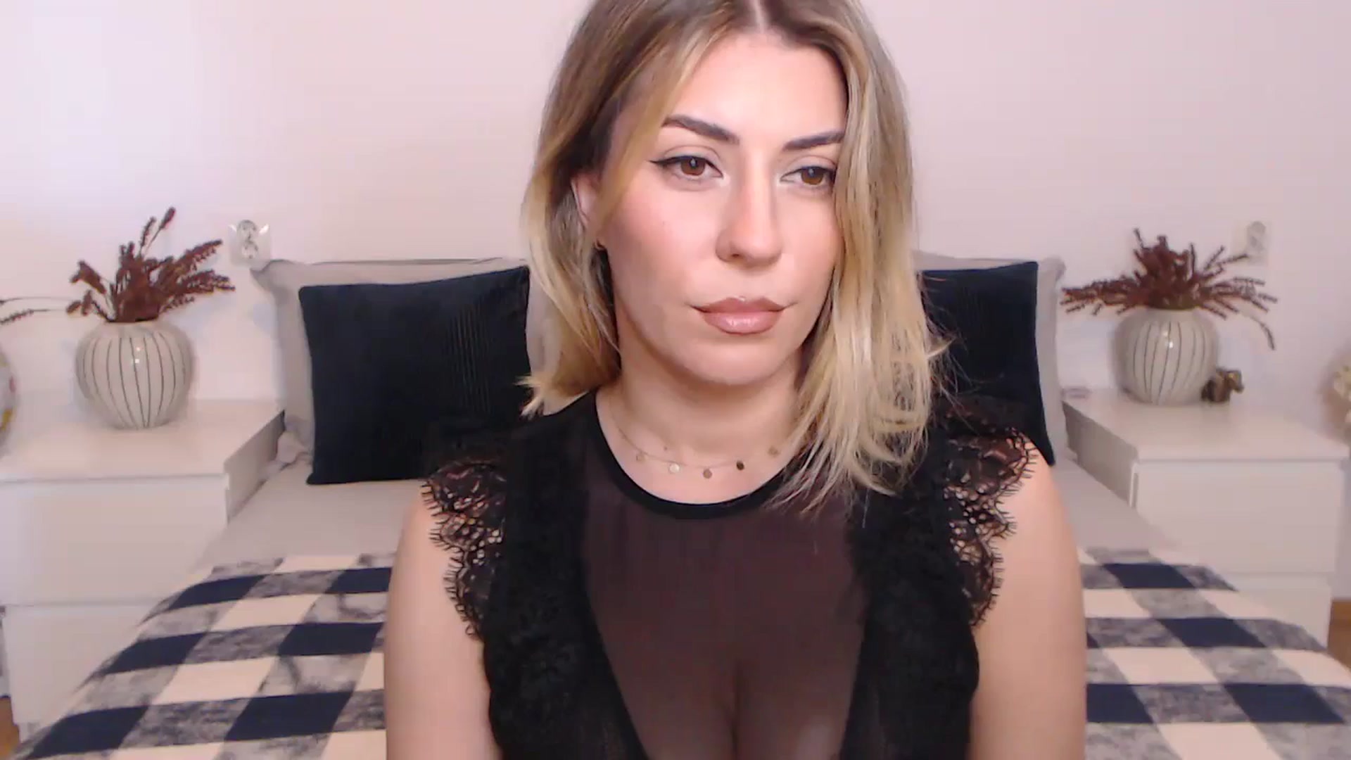 Gallery image thumbnail from BlueStocking's myfreecams stream on, 10/21/2023, 13:14 image 1 of 20