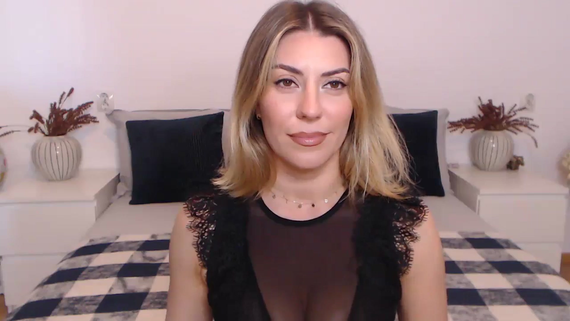 Gallery image thumbnail from BlueStocking's myfreecams stream on, 10/21/2023, 13:14 image 5 of 20