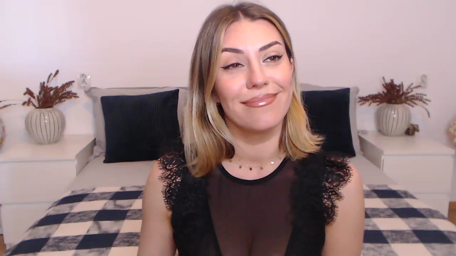 Gallery image thumbnail from BlueStocking's myfreecams stream on, 10/21/2023, 13:14 image 8 of 20