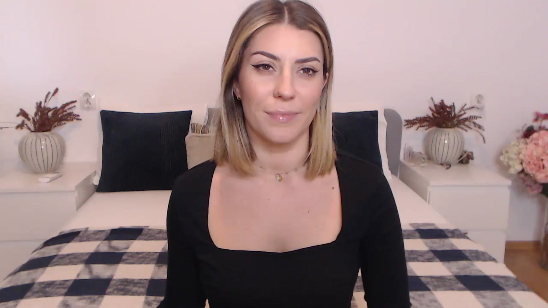 Gallery image thumbnail from BlueStocking's myfreecams stream on, 10/23/2023, 10:52 image 16 of 20