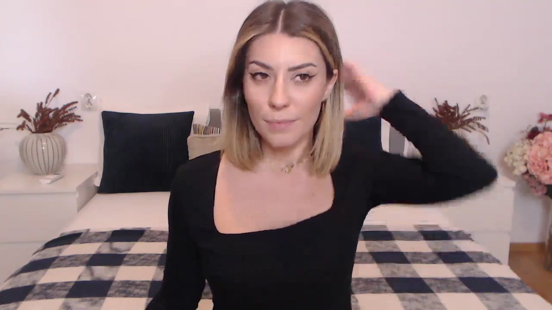 Gallery image thumbnail from BlueStocking's myfreecams stream on, 10/23/2023, 10:52 image 4 of 20