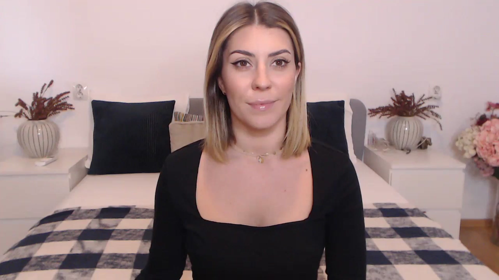 Gallery image thumbnail from BlueStocking's myfreecams stream on, 10/23/2023, 10:52 image 11 of 20