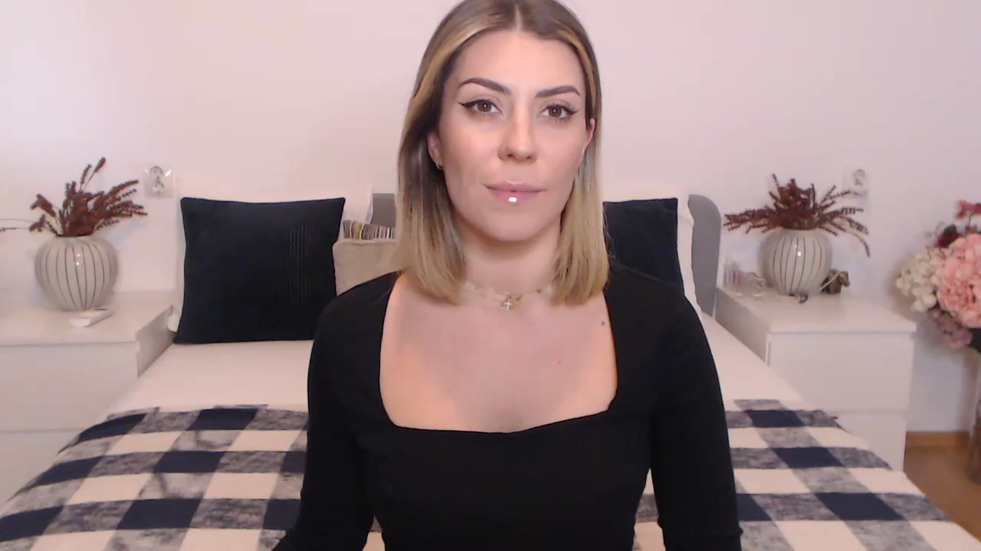 Gallery image thumbnail from BlueStocking's myfreecams stream on, 10/23/2023, 10:52 image 2 of 20