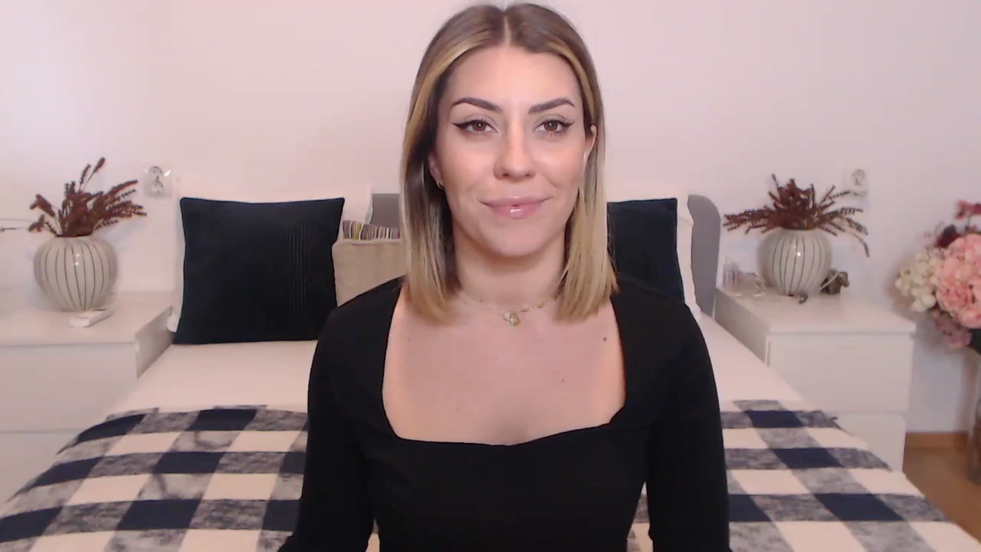 Gallery image thumbnail from BlueStocking's myfreecams stream on, 10/23/2023, 10:52 image 10 of 20
