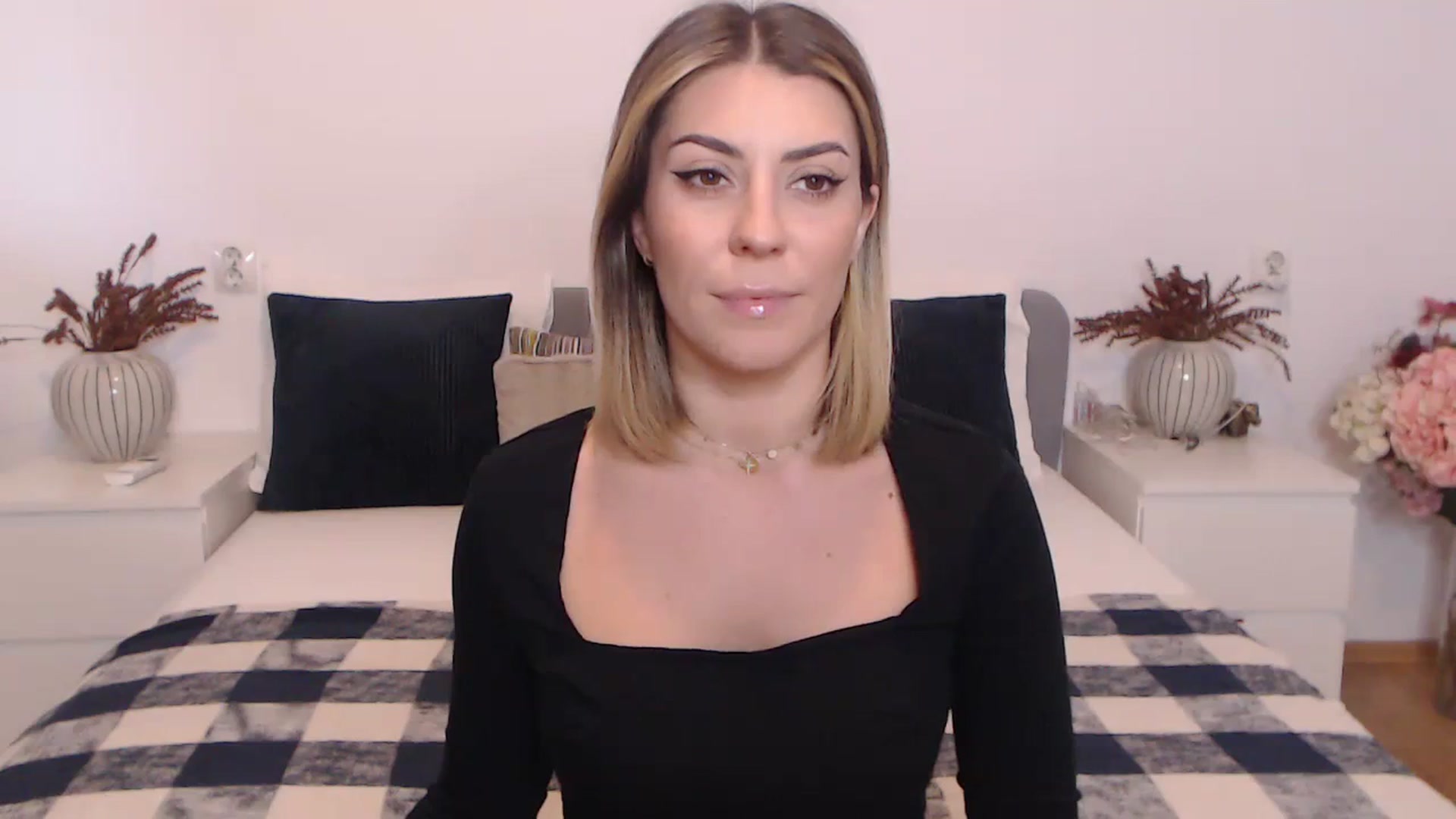 Gallery image thumbnail from BlueStocking's myfreecams stream on, 10/23/2023, 10:52 image 5 of 20