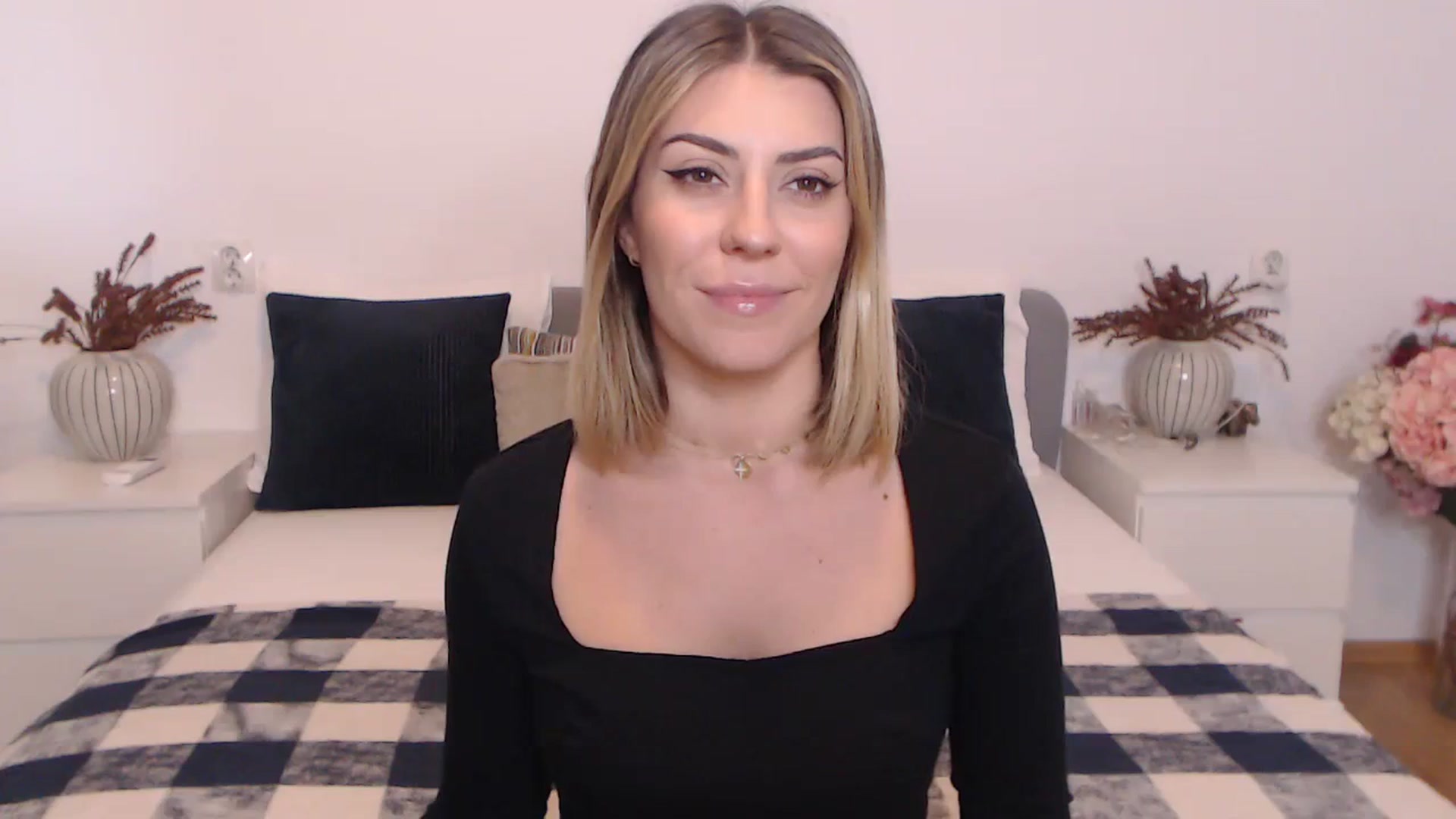 Gallery image thumbnail from BlueStocking's myfreecams stream on, 10/23/2023, 10:52 image 18 of 20