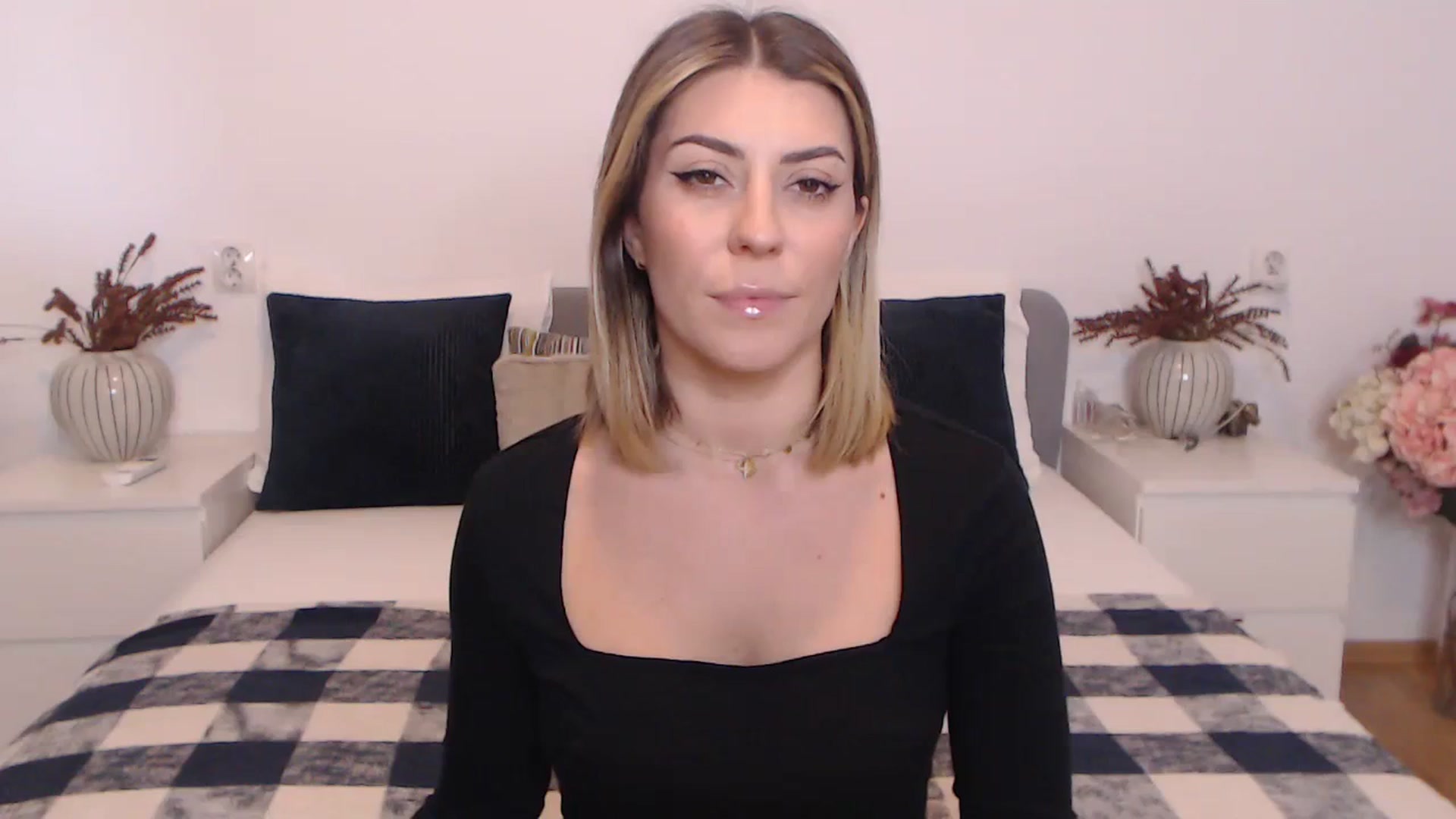 Gallery image thumbnail from BlueStocking's myfreecams stream on, 10/23/2023, 10:52 image 12 of 20
