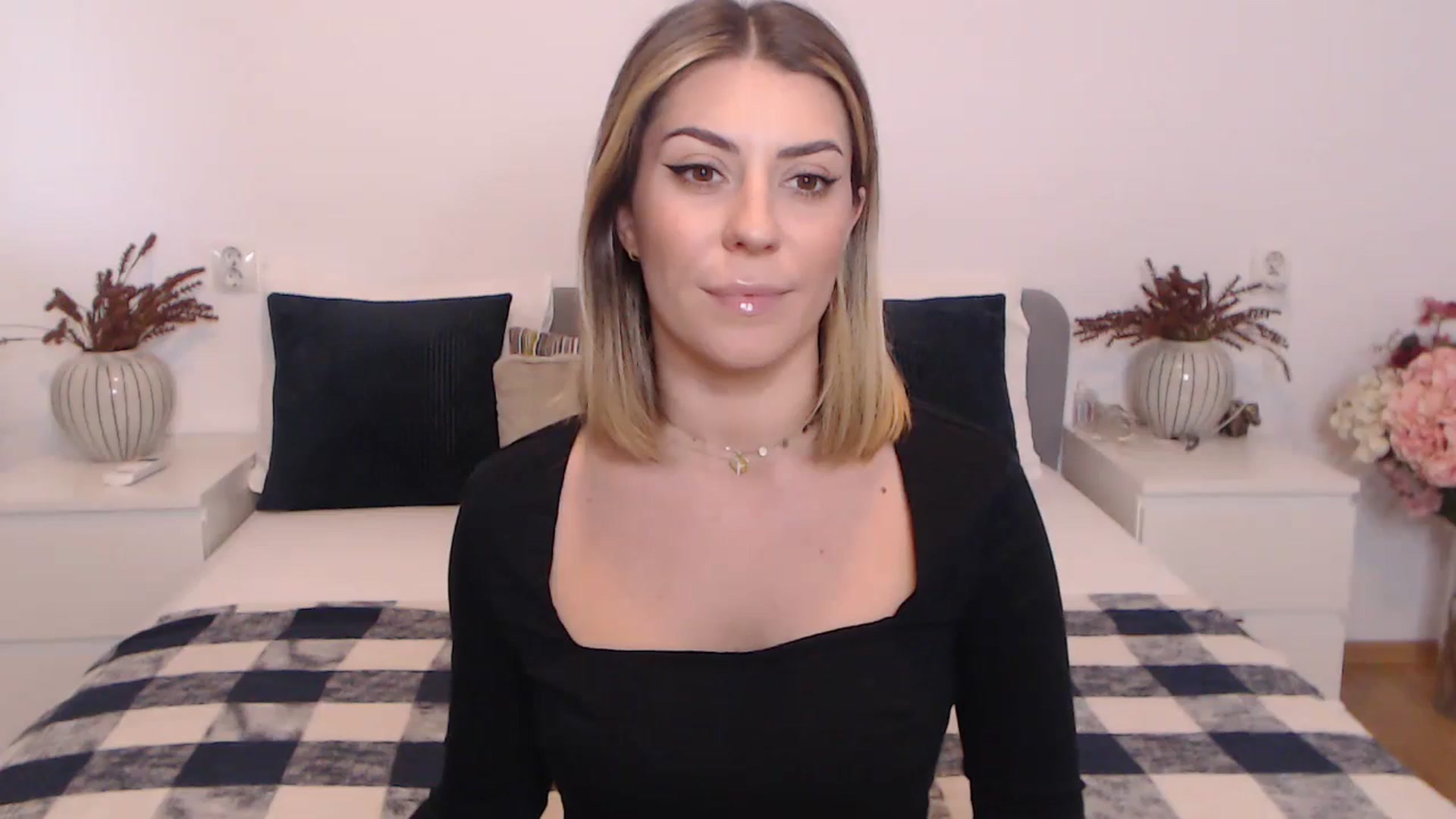 Gallery image thumbnail from BlueStocking's myfreecams stream on, 10/23/2023, 10:52 image 7 of 20
