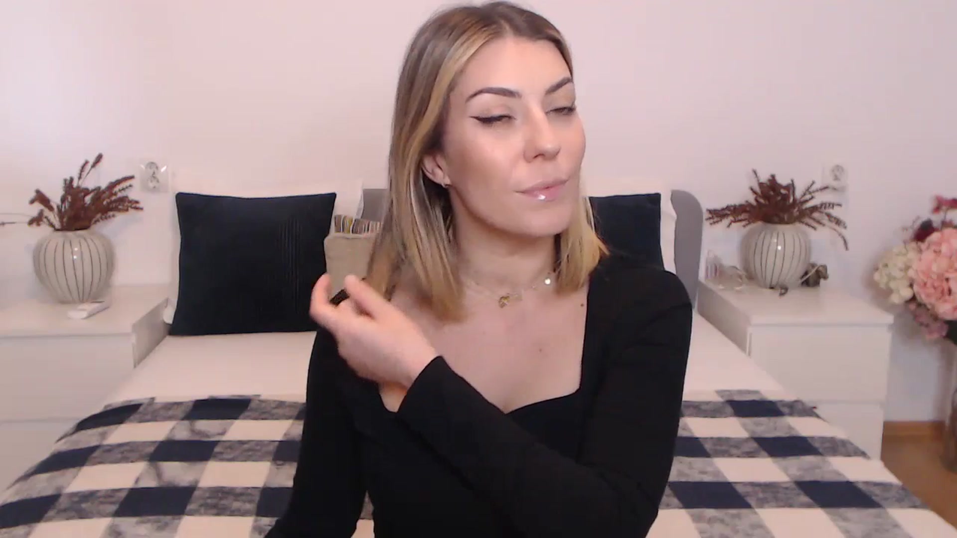Gallery image thumbnail from BlueStocking's myfreecams stream on, 10/23/2023, 10:52 image 9 of 20