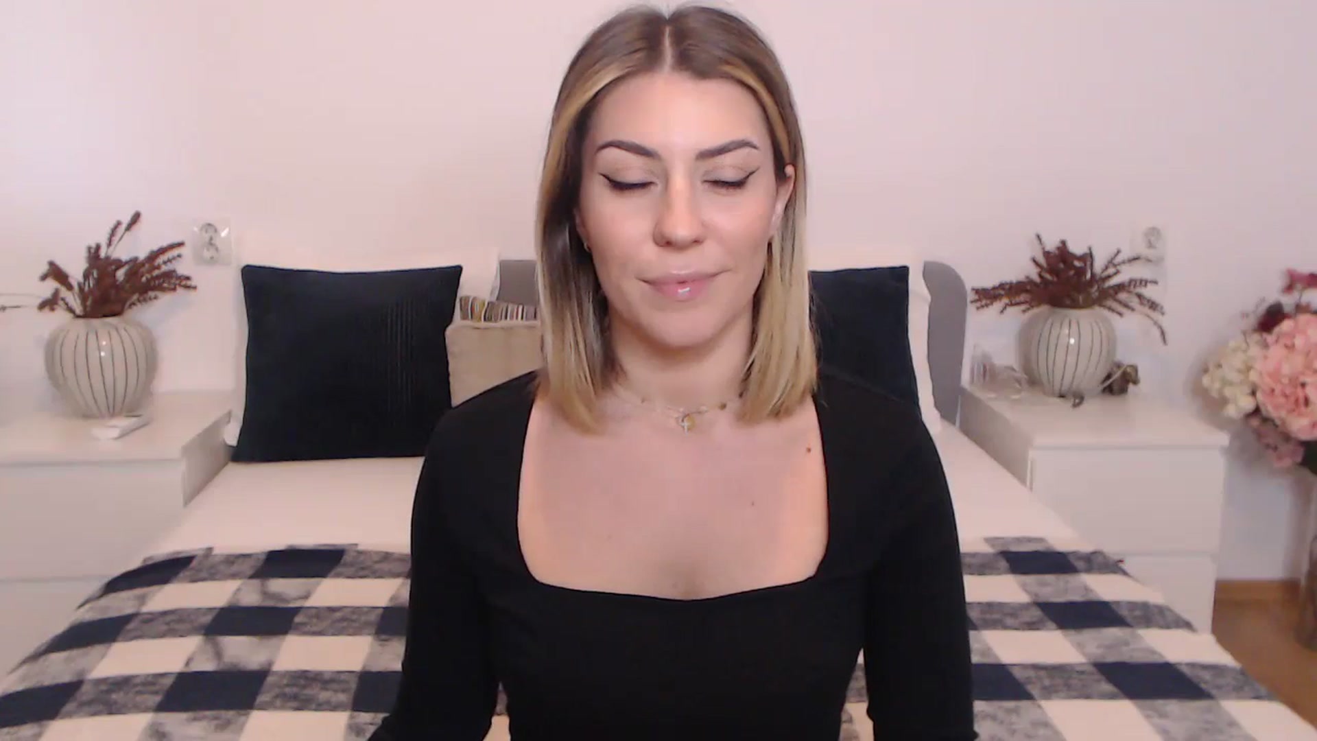 Gallery image thumbnail from BlueStocking's myfreecams stream on, 10/23/2023, 10:52 image 13 of 20