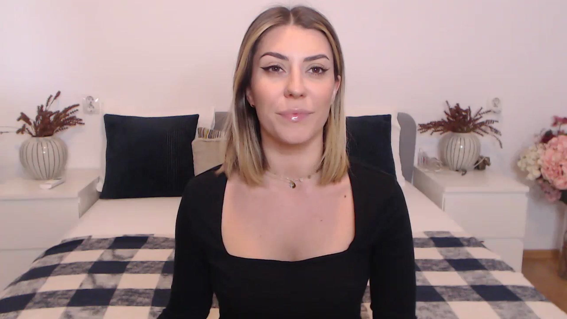 Gallery image thumbnail from BlueStocking's myfreecams stream on, 10/23/2023, 10:52 image 14 of 20