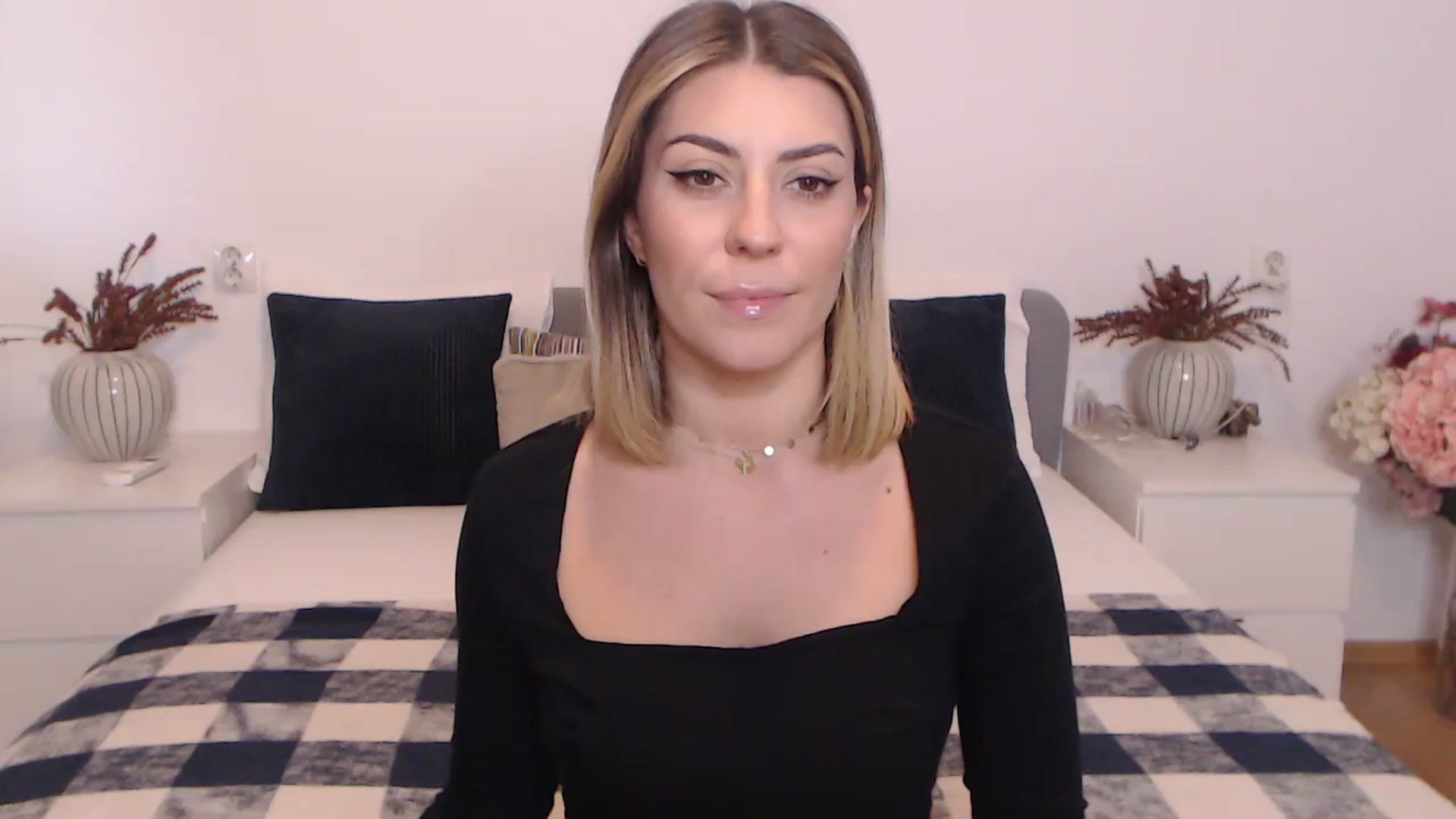 Gallery image thumbnail from BlueStocking's myfreecams stream on, 10/23/2023, 10:52 image 8 of 20